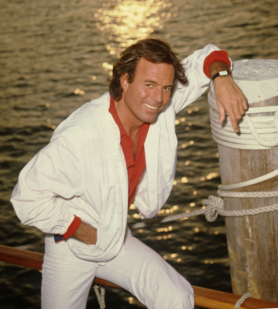 Le chanteur Julio Iglesias pose pour un portrait en 1983 à Los Angeles, en Californie I Source : Getty Images