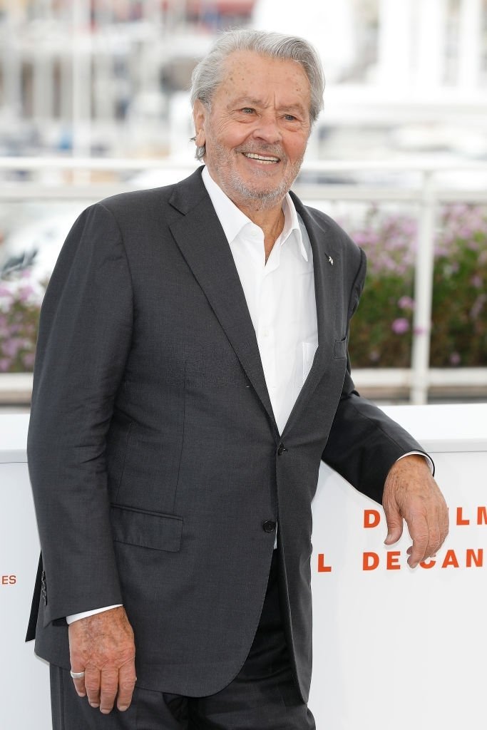 Alain Delon assiste au photocall pour la Palme d'Or d'Honneur lors du 72ème Festival de Cannes. | Photo : Getty Images