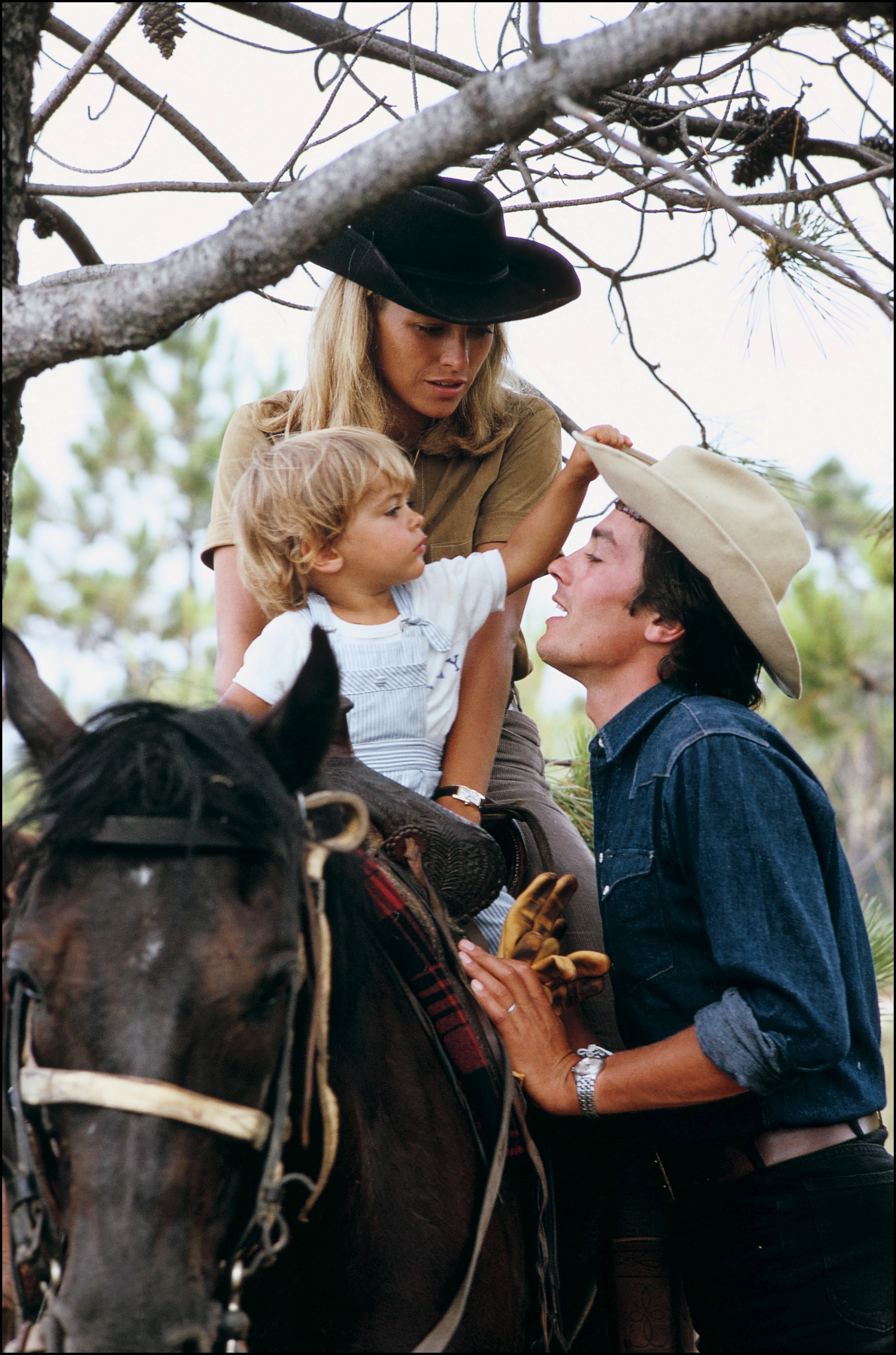 Alain, Nathalie et Anthony Delon en France, vers 1966. | Source : Getty Images