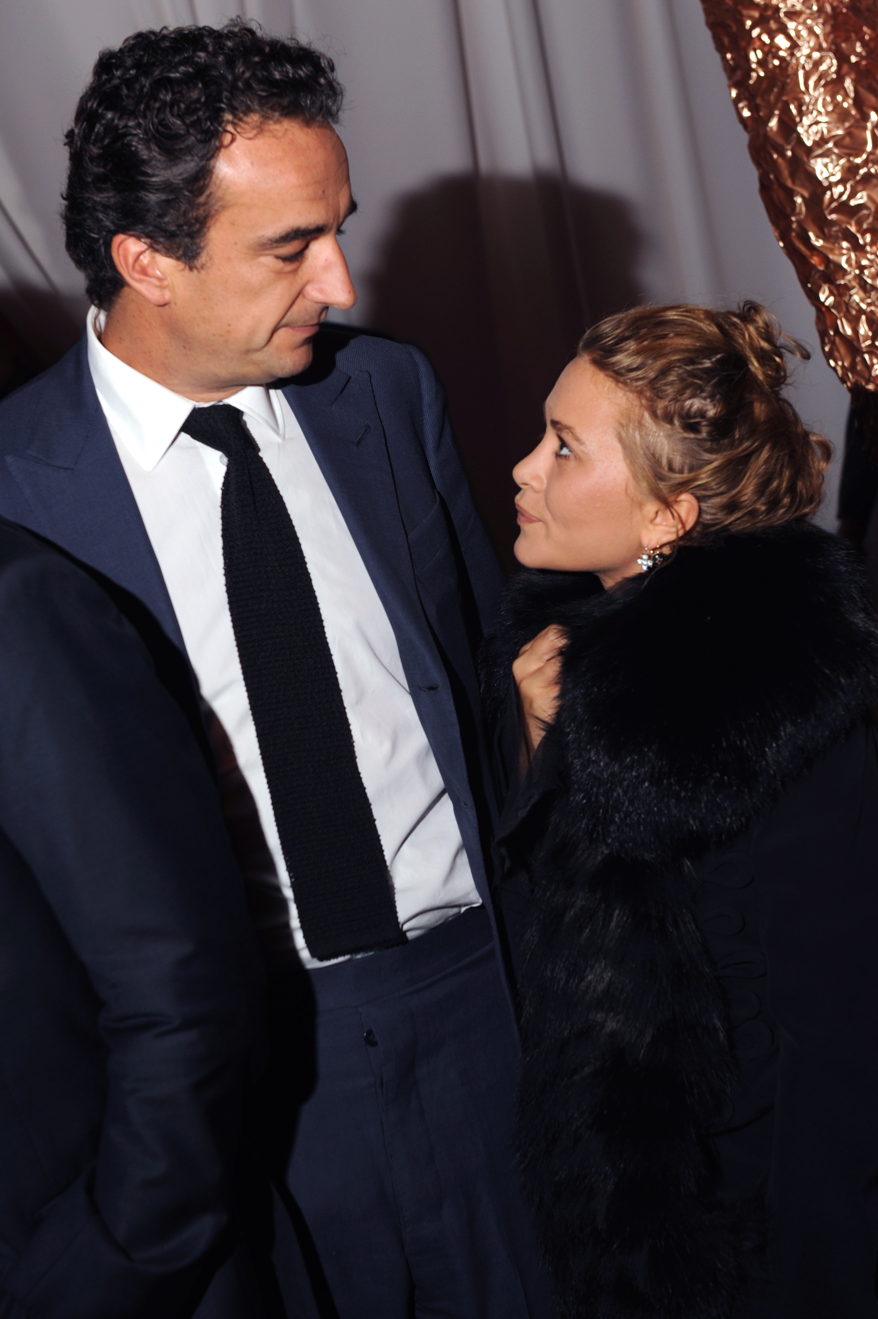 Olivier Sarkozy et Mary-Kate Olsen au gala du 35e anniversaire d'un studio dans une école, le 02 octobre 2012, à New York | Source : Getty Images