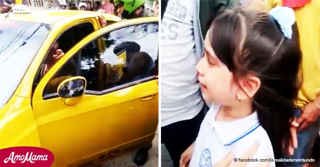 Un conducteur a touché une petite fille dans son taxi et les passants ont décidé de faire justice pour elle
