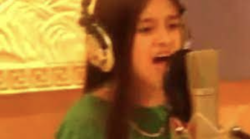 Une fille arabe chante | Source : Flickr