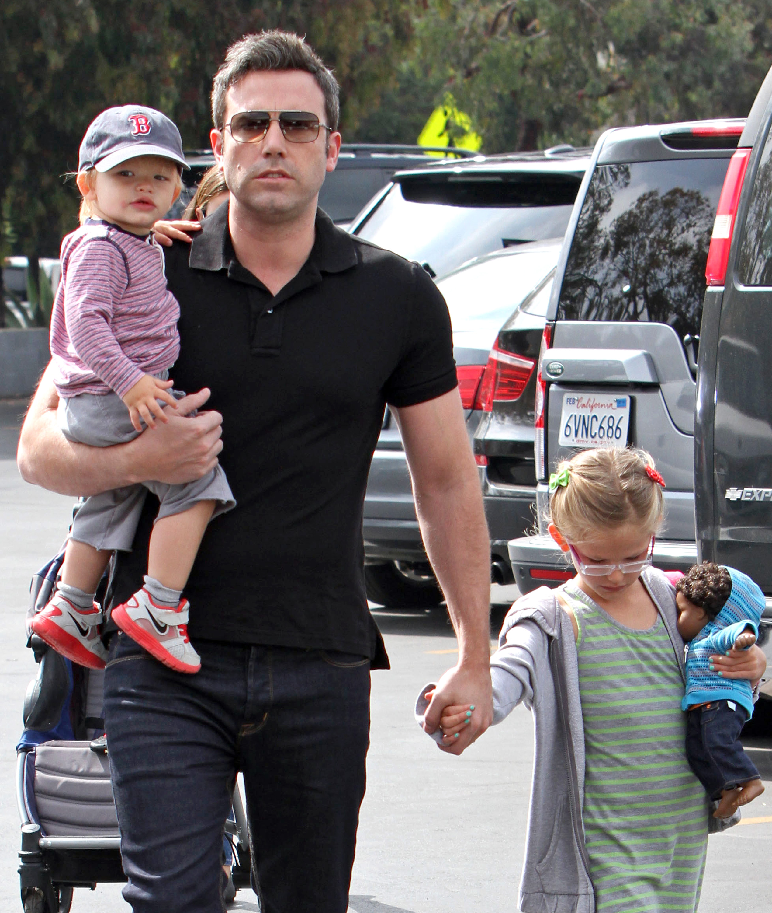 Samuel, Ben et Violet Affleck repérés à Los Angeles, en Californie, le 11 août 2013 | Source : Getty Images