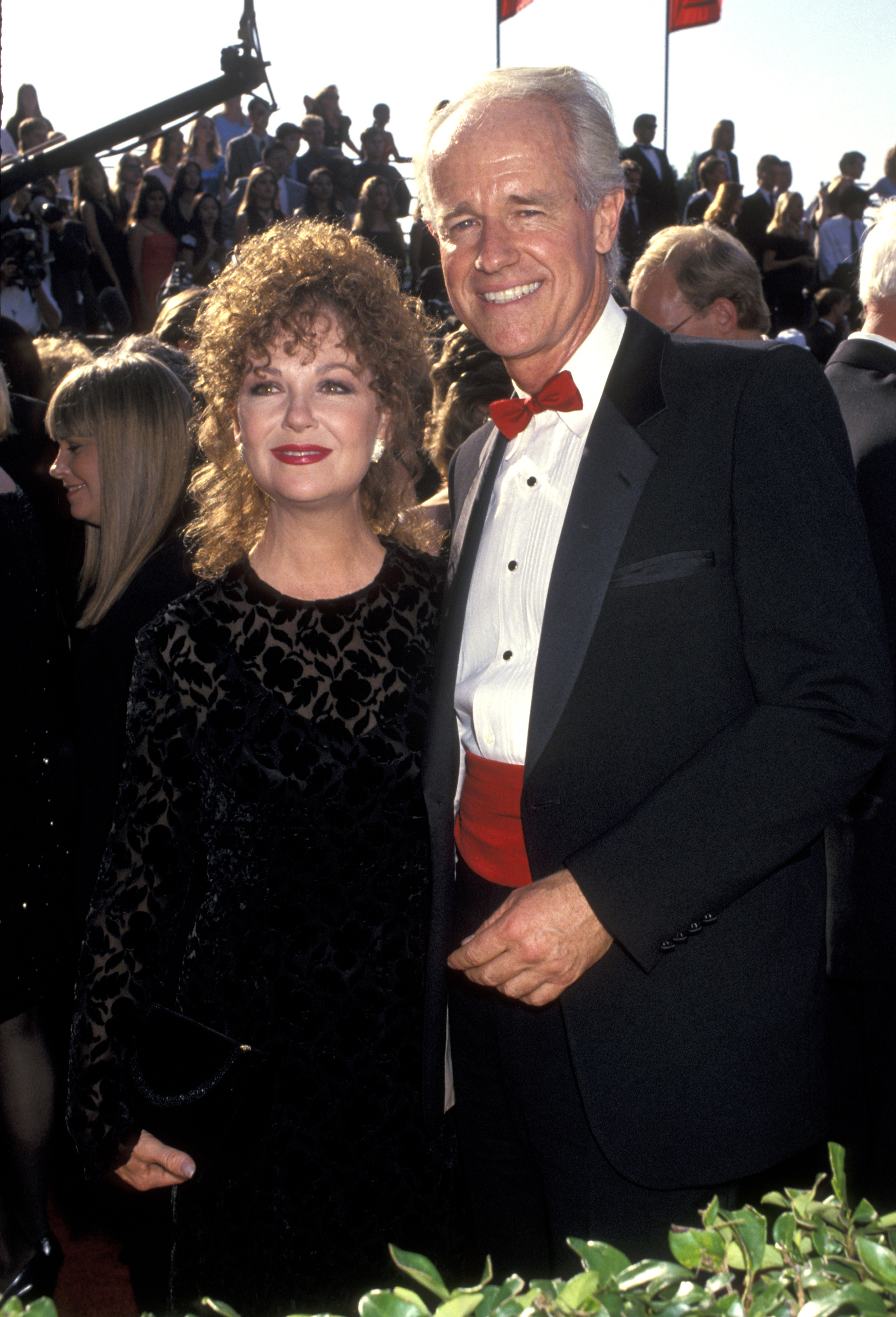 Shelley Fabares et Mike Farrell lors de la 45e cérémonie des Primetime Emmy Awards le 19 septembre 1993 à Pasadena, en Californie | Source : Getty Images