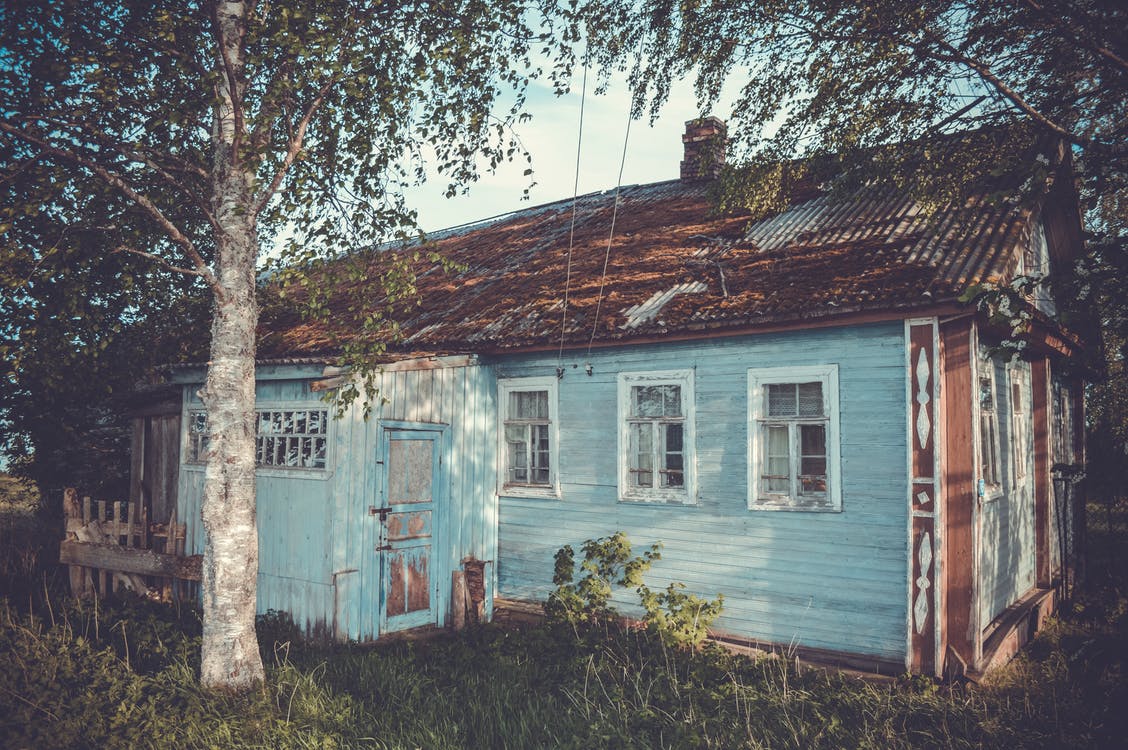 Après avoir donné son argent, Harry a dû déménager dans sa cabane de pêcheur car Helena a pris tout ce qui lui restait. | Source : Pexels