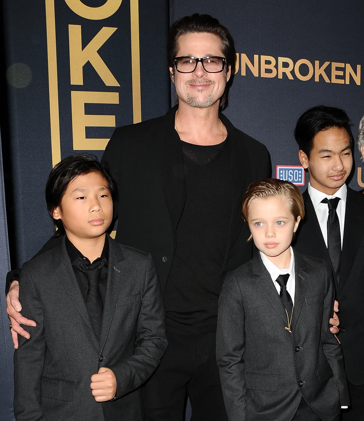 Pax Jolie-Pitt, Brad Pitt, Shiloh Jolie-Pitt et Maddox Jolie-Pitt à la première de "Unbroken", 2014 | Source : Getty Images