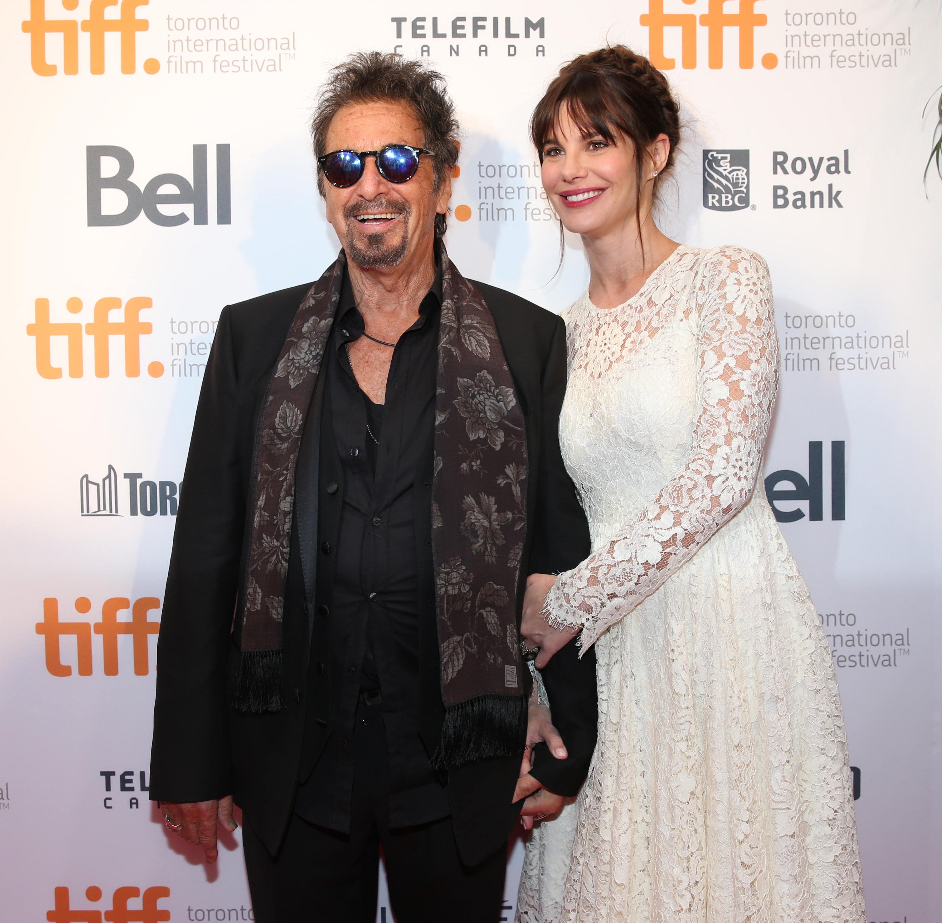 Al Pacino et Lucila Solá foulent le tapis rouge du gala du TIFF au TIFF Bell Lightbox Reitman Square le 3 septembre 2014 à Toronto, Ontario. | Source : Getty Images