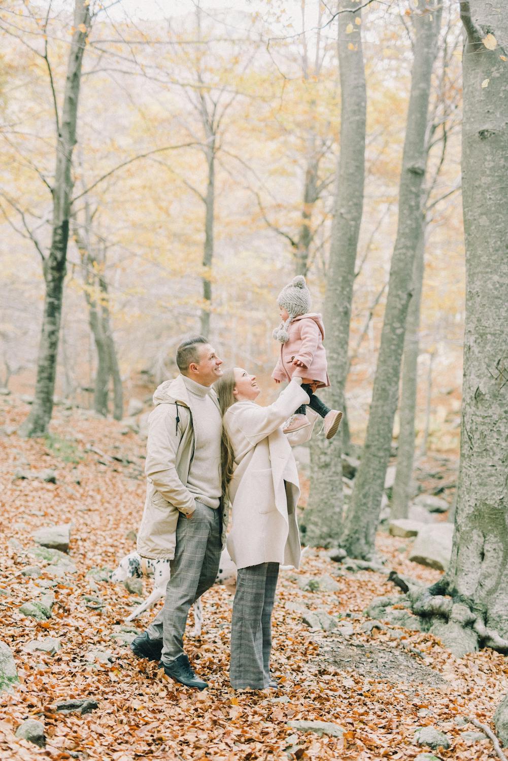 Une famille heureuse avec leur fille | Source : Pexels