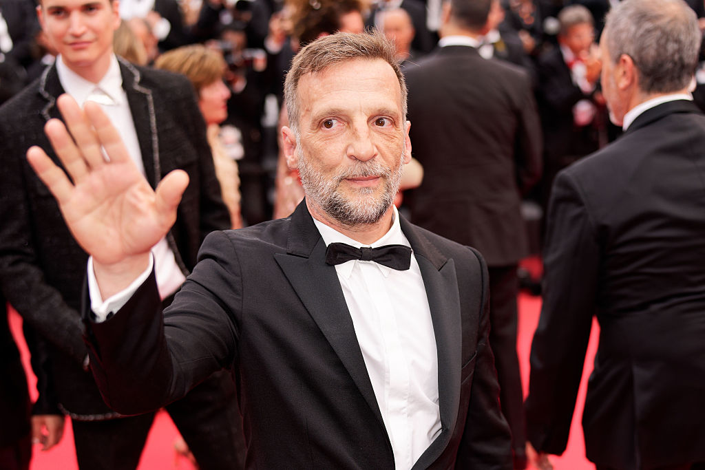 CANNES, FRANCE - 19 MAI : Mathieu Kassovitz assiste au tapis rouge de "Highest 2 Lowest" lors de la 78ème édition du Festival de Cannes au Palais des Festivals le 19 mai 2025 à Cannes, France. (Photo par Sylvain Lefevre/Getty Images)