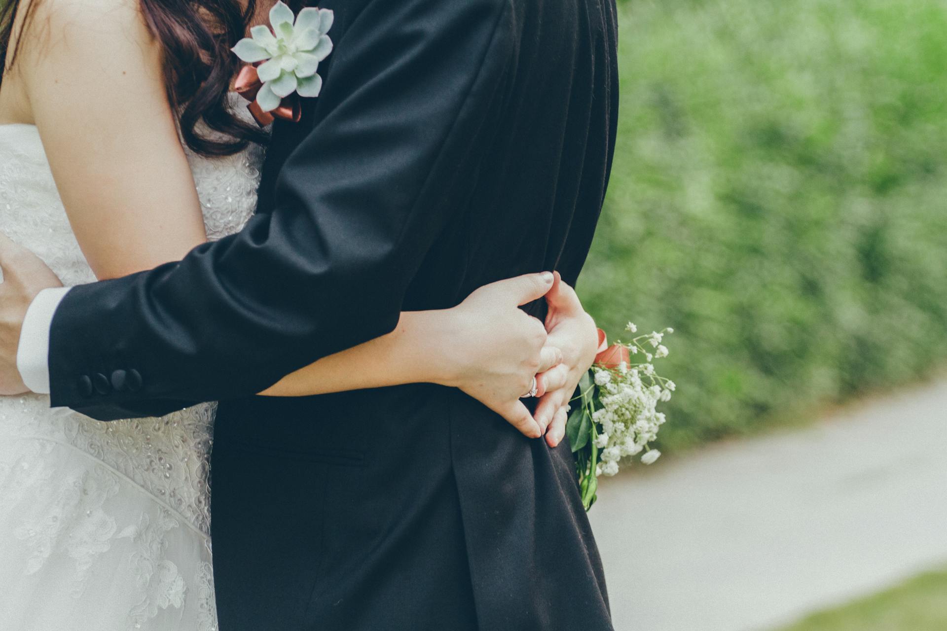 A newlywed couple hugging | Source: Pexels