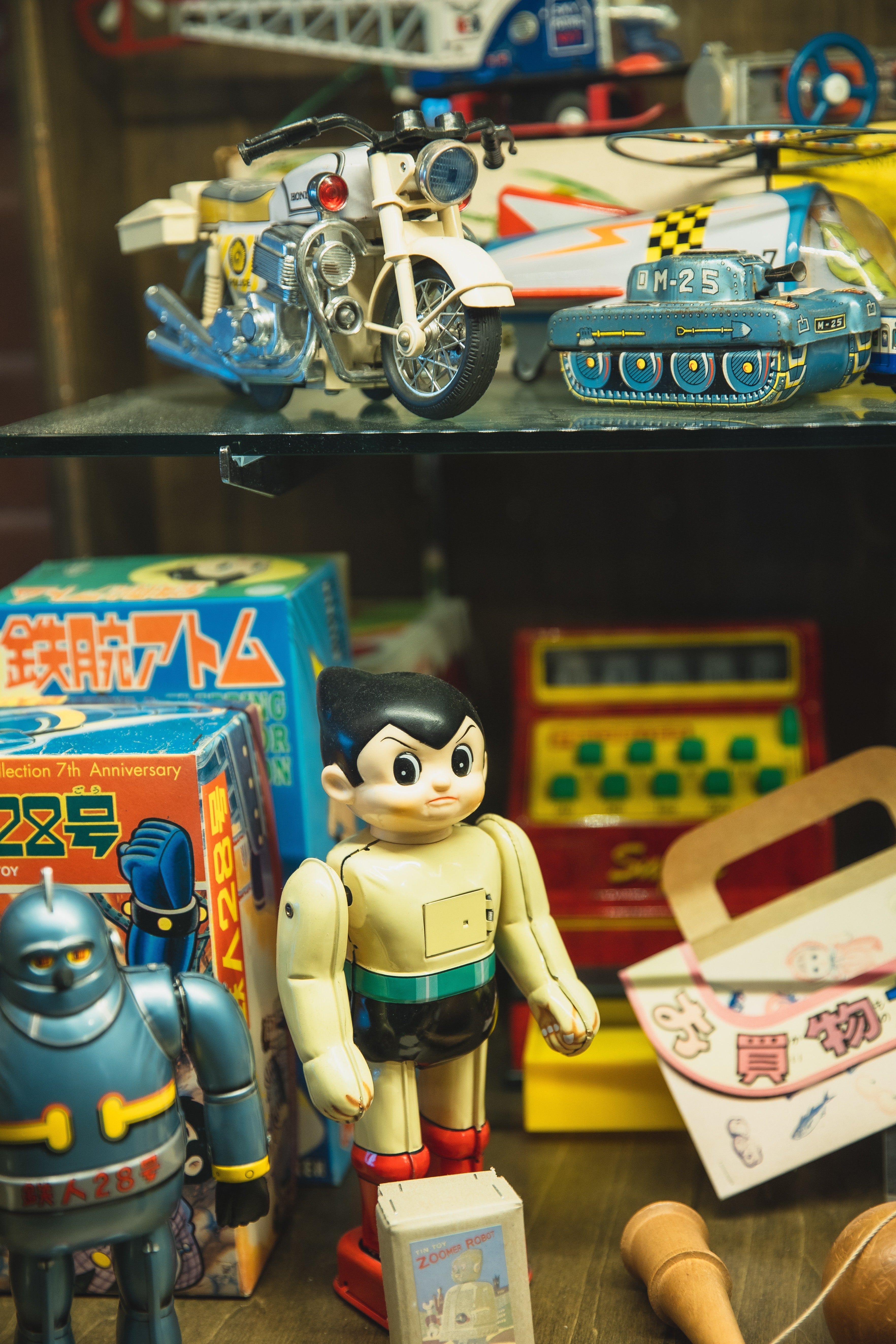 L'homme vendait des jouets usagés sur le bord de la route. | Source : Pexels
