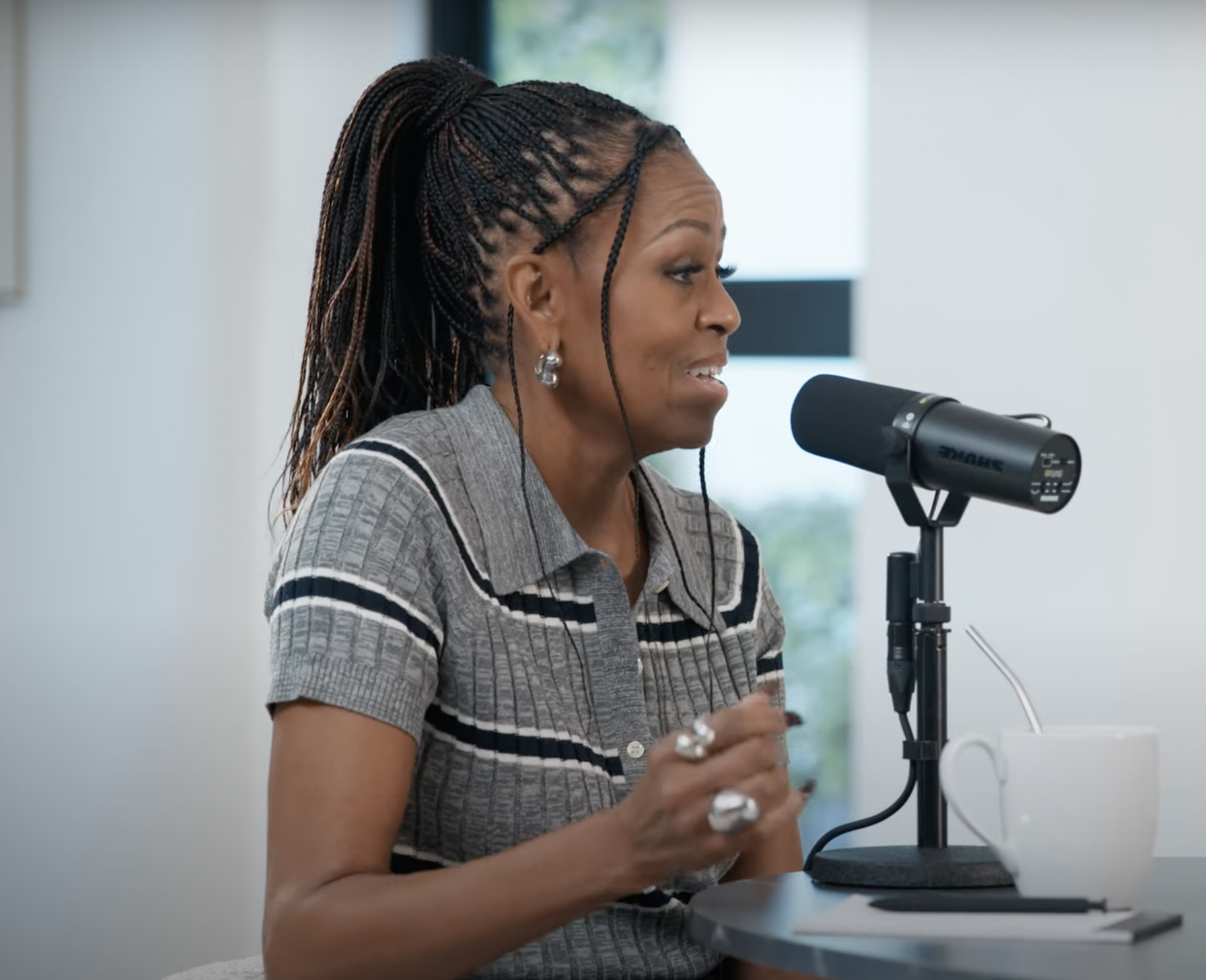 Michelle Obama lors de son podcast, daté de mars 2025 | Source : YouTube/MichelleObama