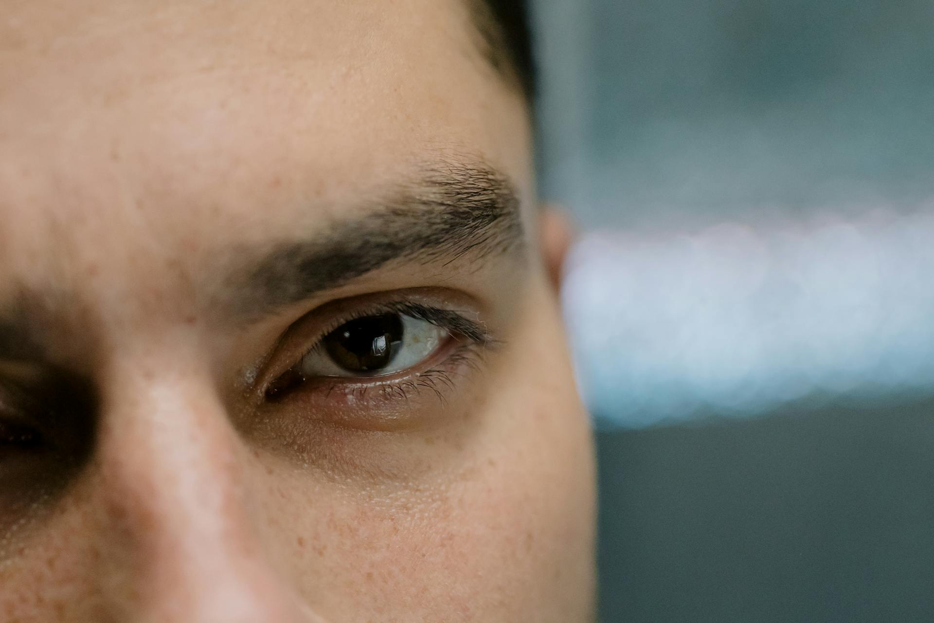 Gros plan sur le visage d'un homme | Source : Pexels