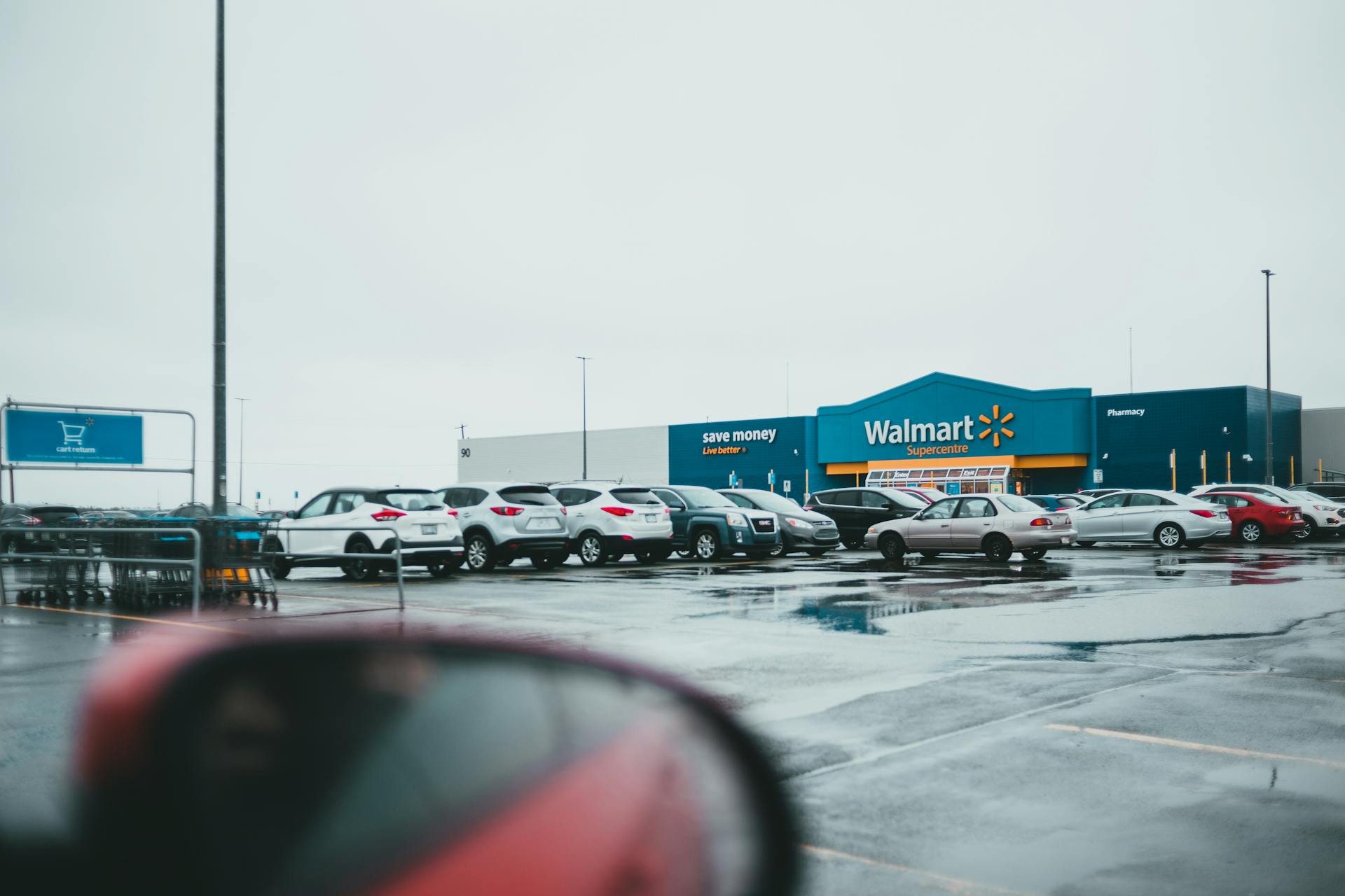 Des voitures dans un parking | Source : Pexels