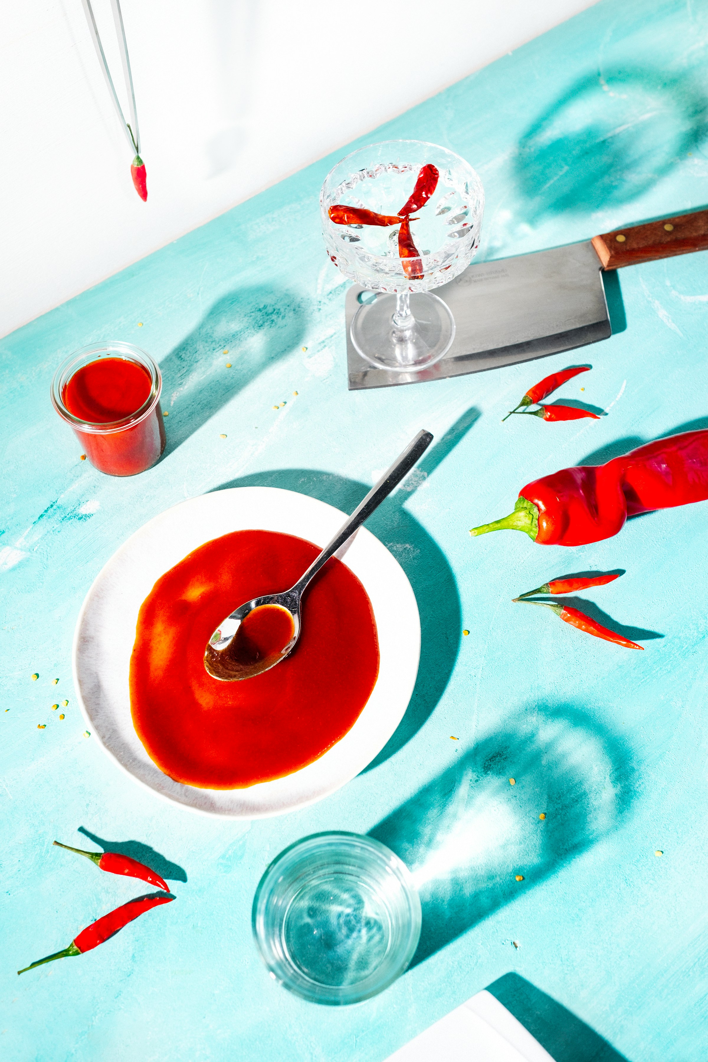 Sauce piquante dans un bol en céramique | Source : Unsplash
