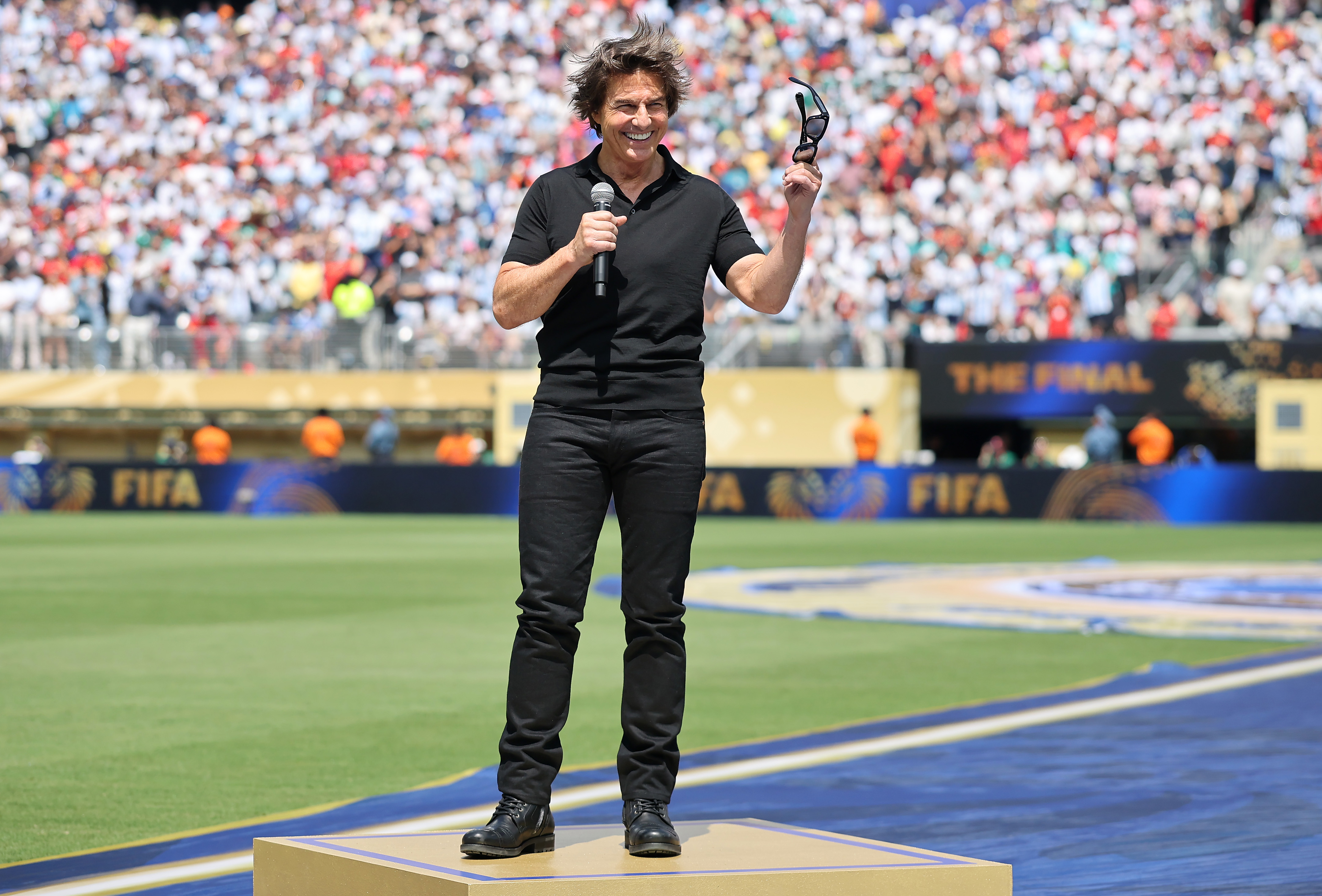 Le discours de Tom Cruise était censé présenter la finale comme une célébration de l'unité mondiale. Au lieu de ça, sa façon très théâtrale de s'exprimer et son utilisation répétée de "football," est devenue une histoire en soi. | Source : Getty Images