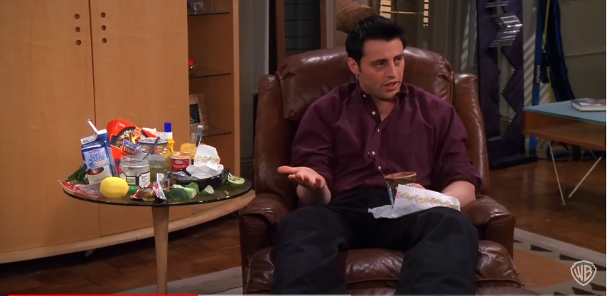 Une photo de Matt LeBlanc dans le rôle de Joey Tribbiani dans "Friends" | Source : YouTube/@warnerbrostv