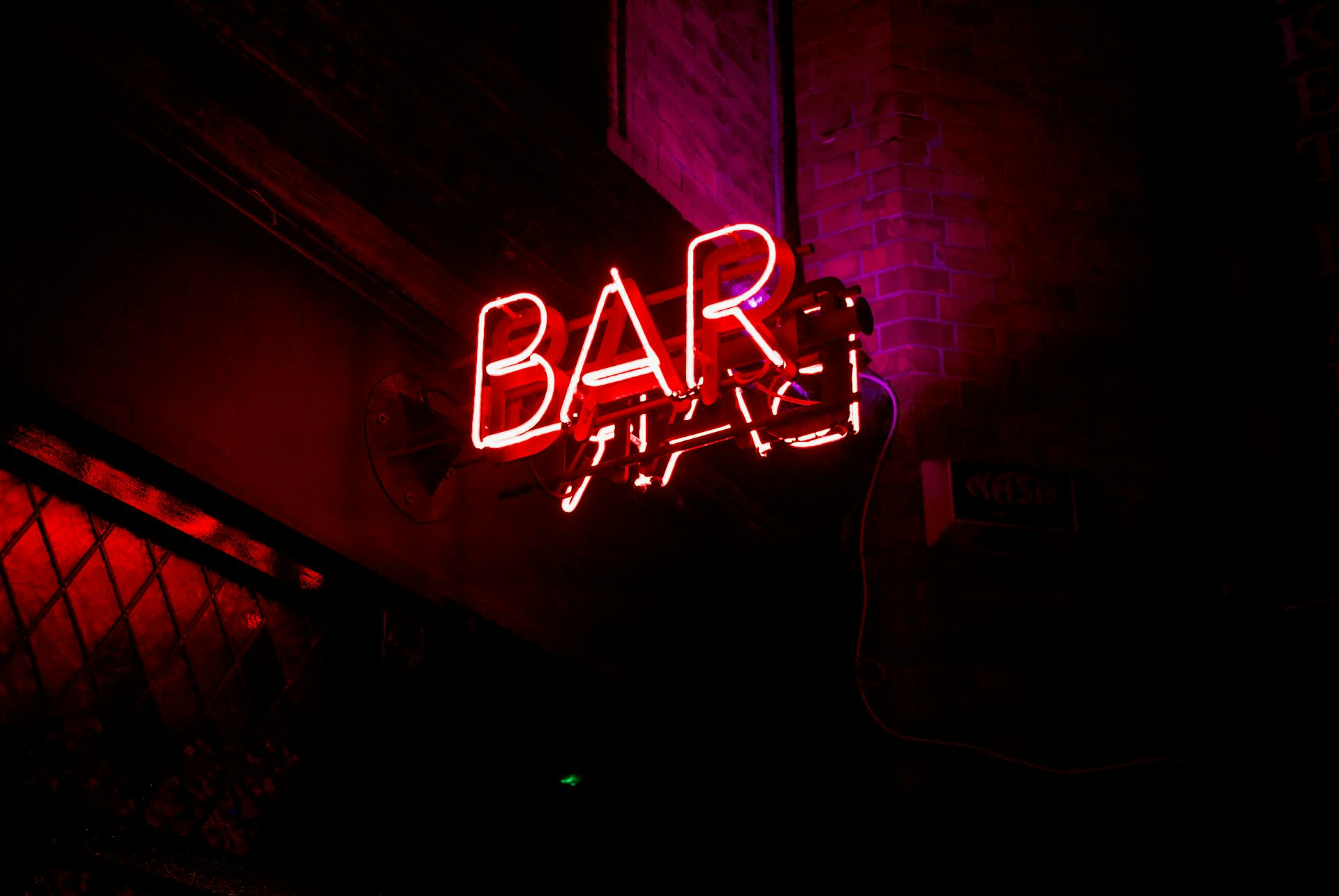 Une enseigne de bar | Source : Pexels