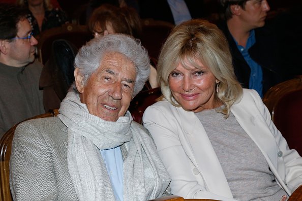  Philippe Gildas et son épouse Maryse Gildas au Théâtre. | Photo : Getty Images.