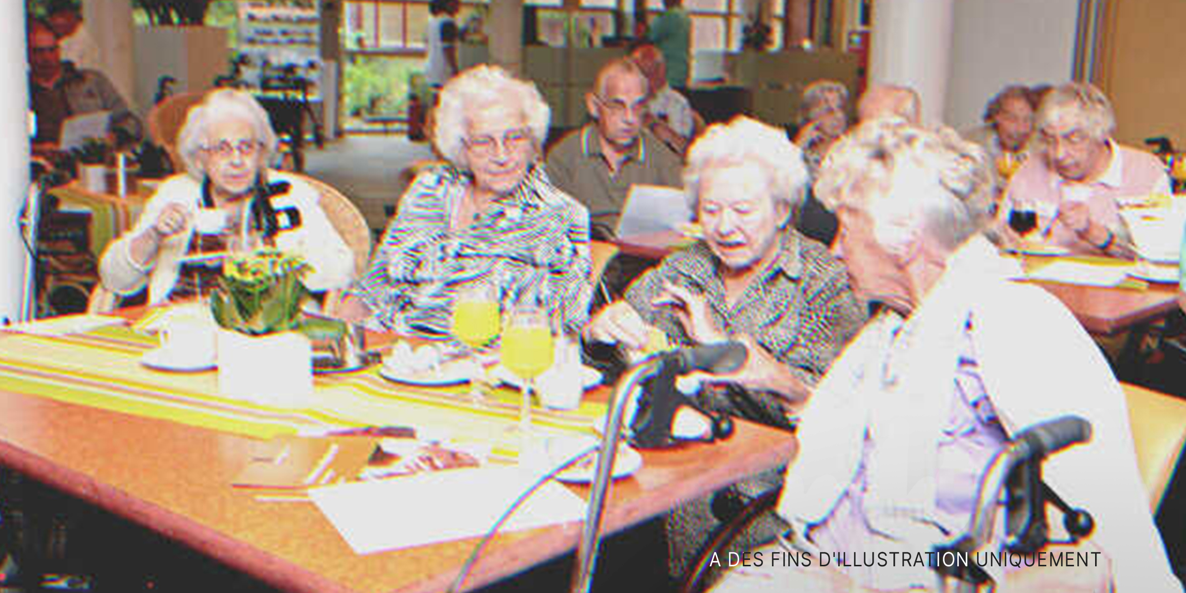 Des femmes âgées dans une maison de retraite | Source : Shutterstock
