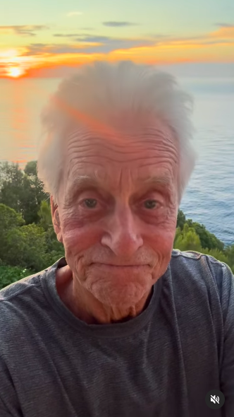 Michael Douglas parlant du 4 juillet, posté le 4 juillet 2024 | Source : Instagram/michaelkirkdouglas