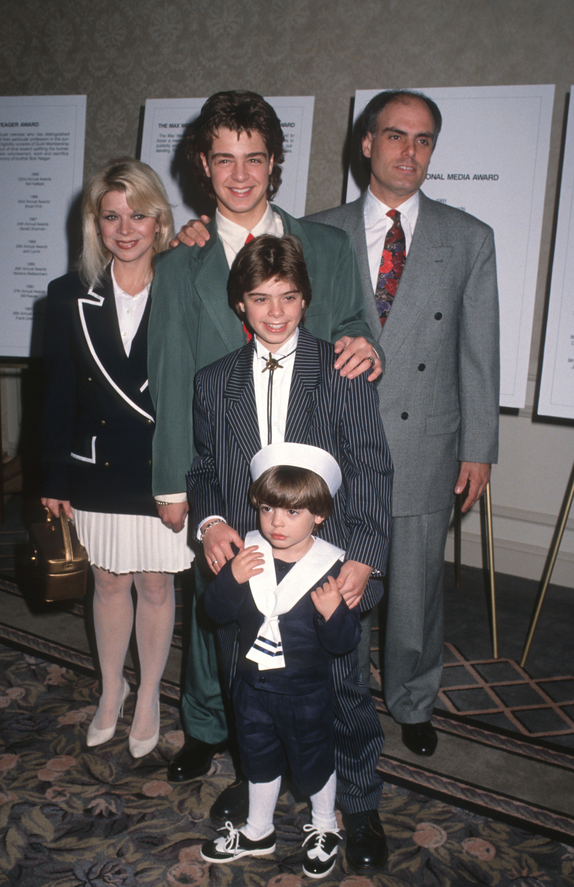 Donna, Joey, Matthew, Andrew et Joe Lawrence photographiés lors de la remise des prix 1992 des Publicists Guild of America Awards le 17 mars 1992 | Source : Getty Images