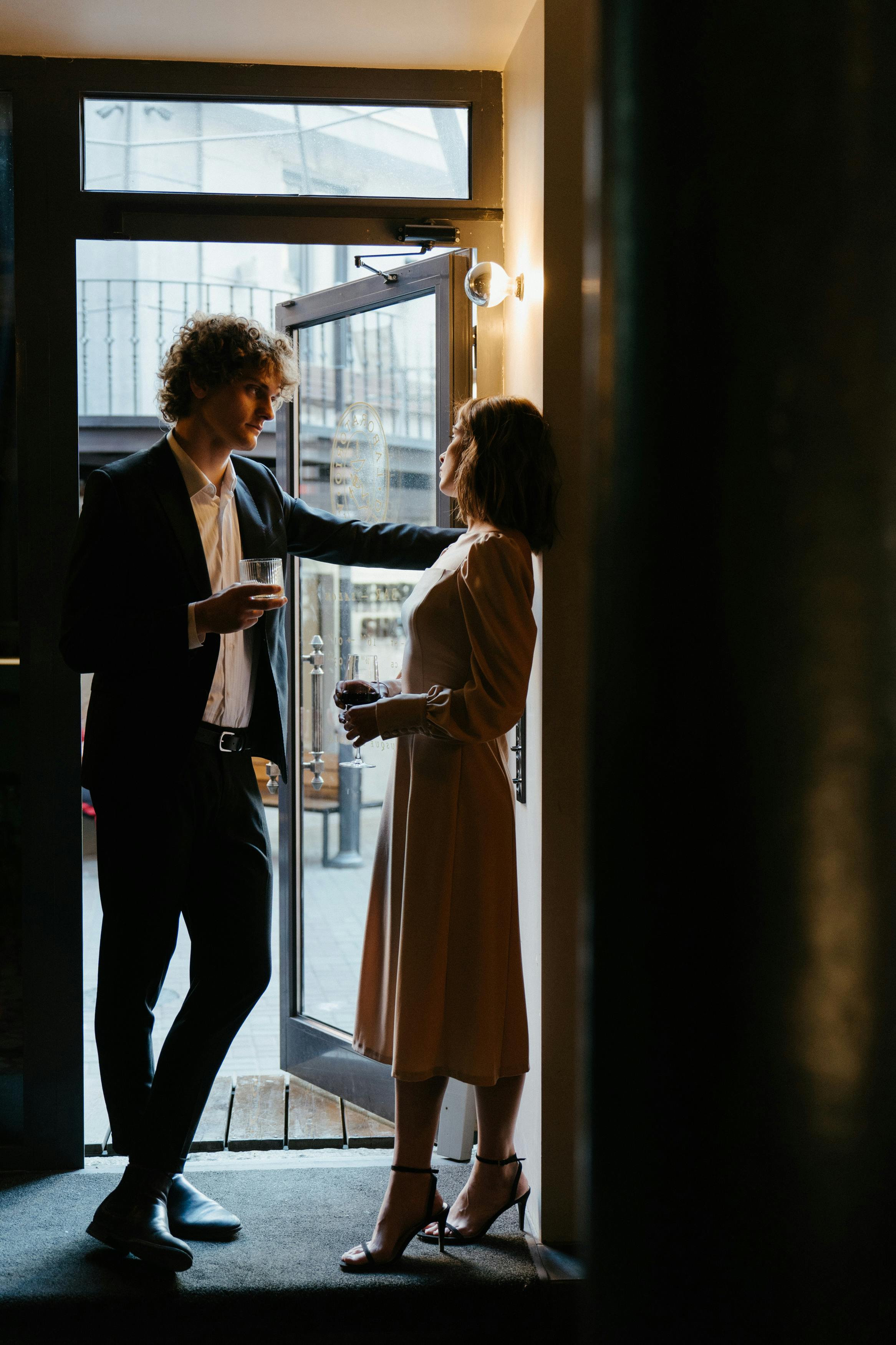 Un couple qui parle | Source : Pexels