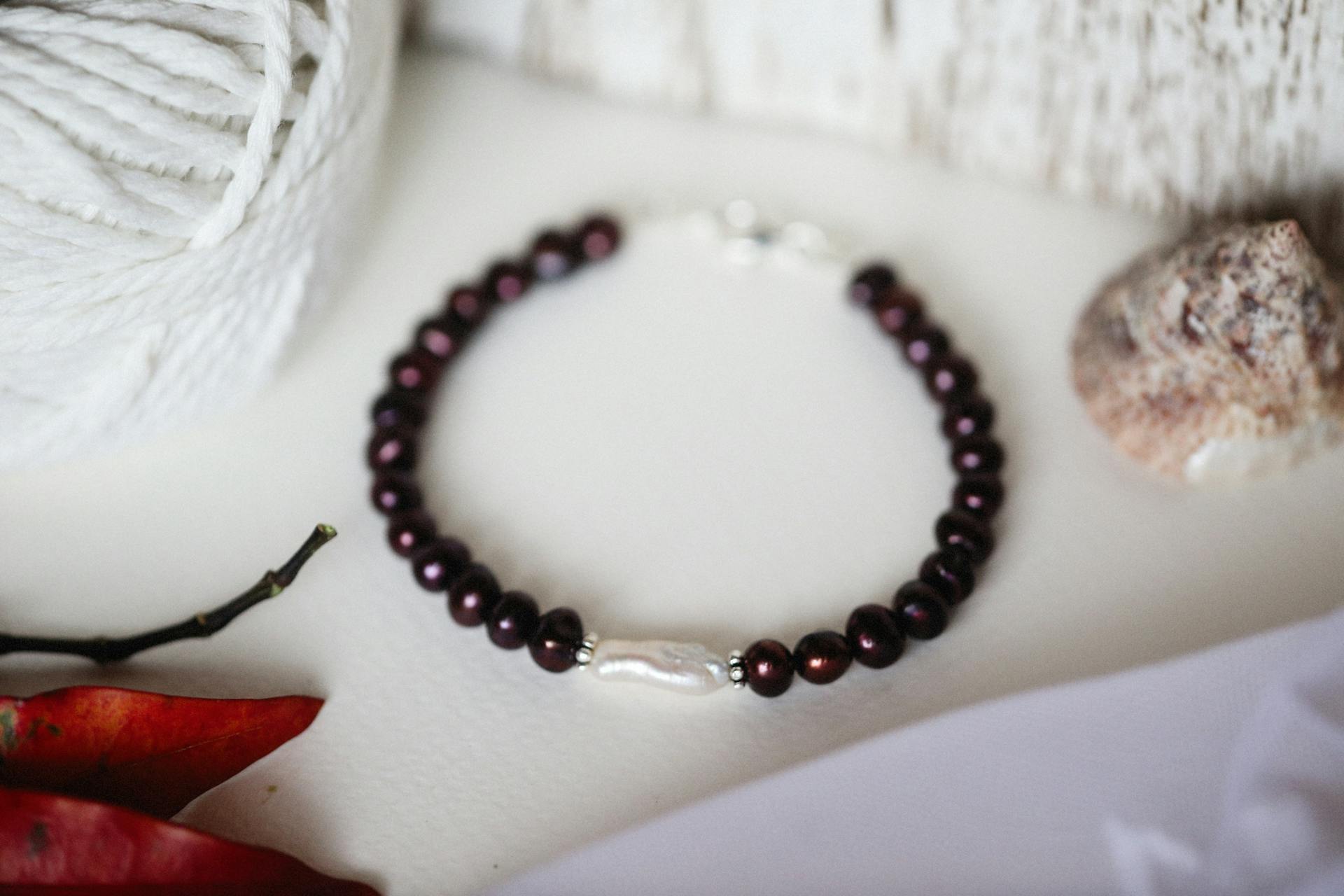 Un bracelet en perles | Source : Pexels