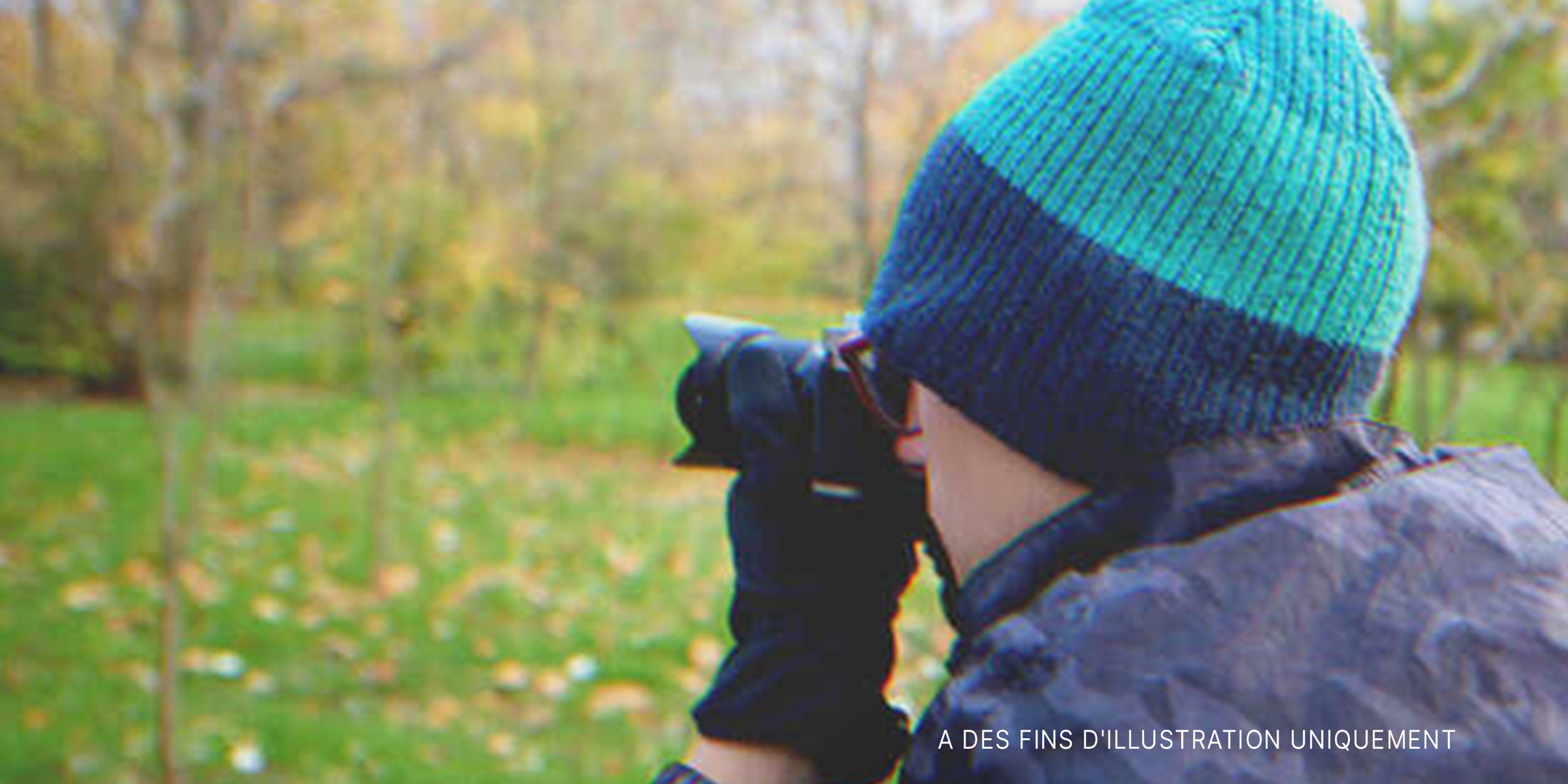 Un garçon avec un appareil photo | Source : Shutterstock