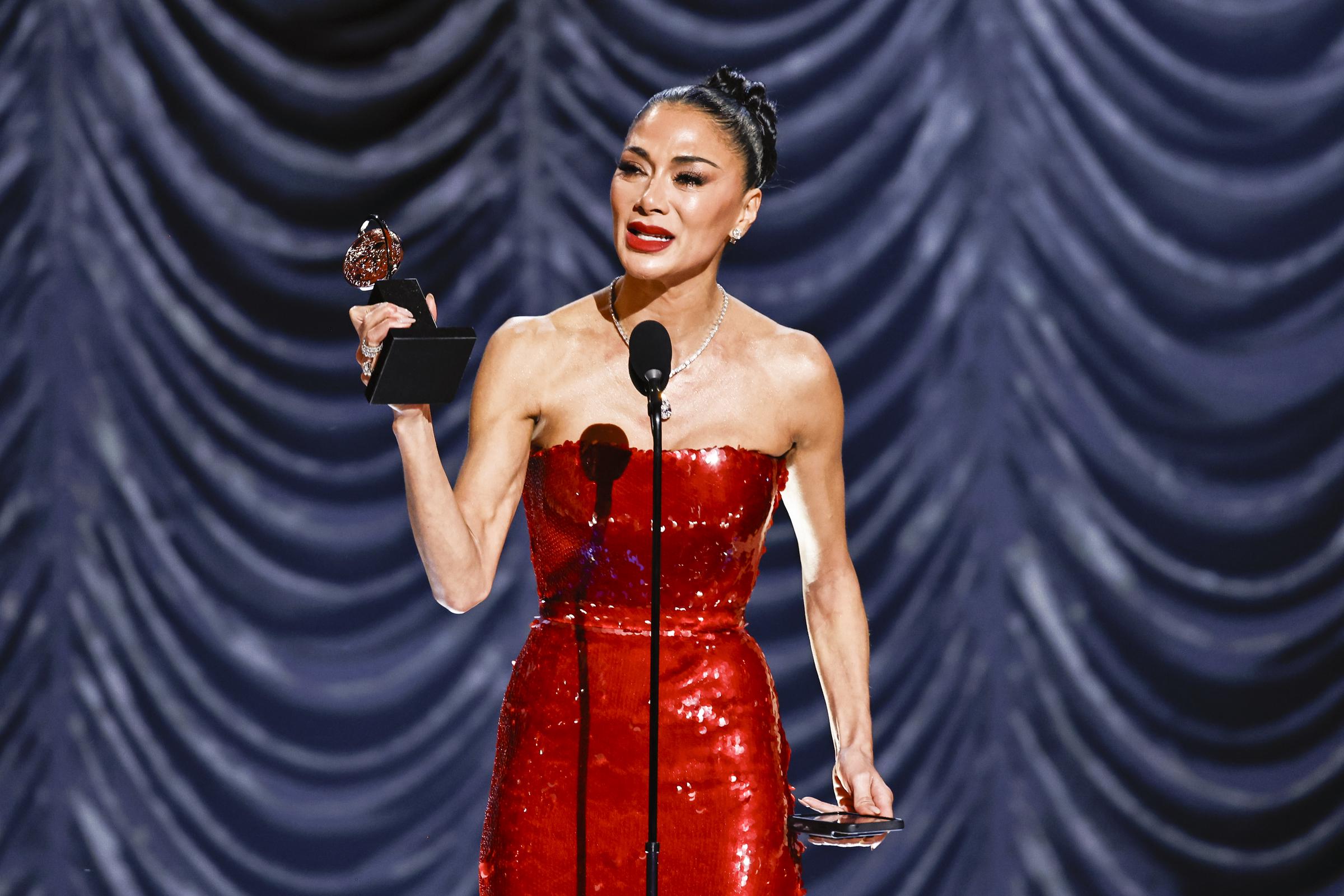 Nicole Scherzinger accepte son prix de meilleure actrice sur scène lors de la 78e cérémonie annuelle des Tony Awards, le 8 juin 2025, à New York. | Source : Getty Images