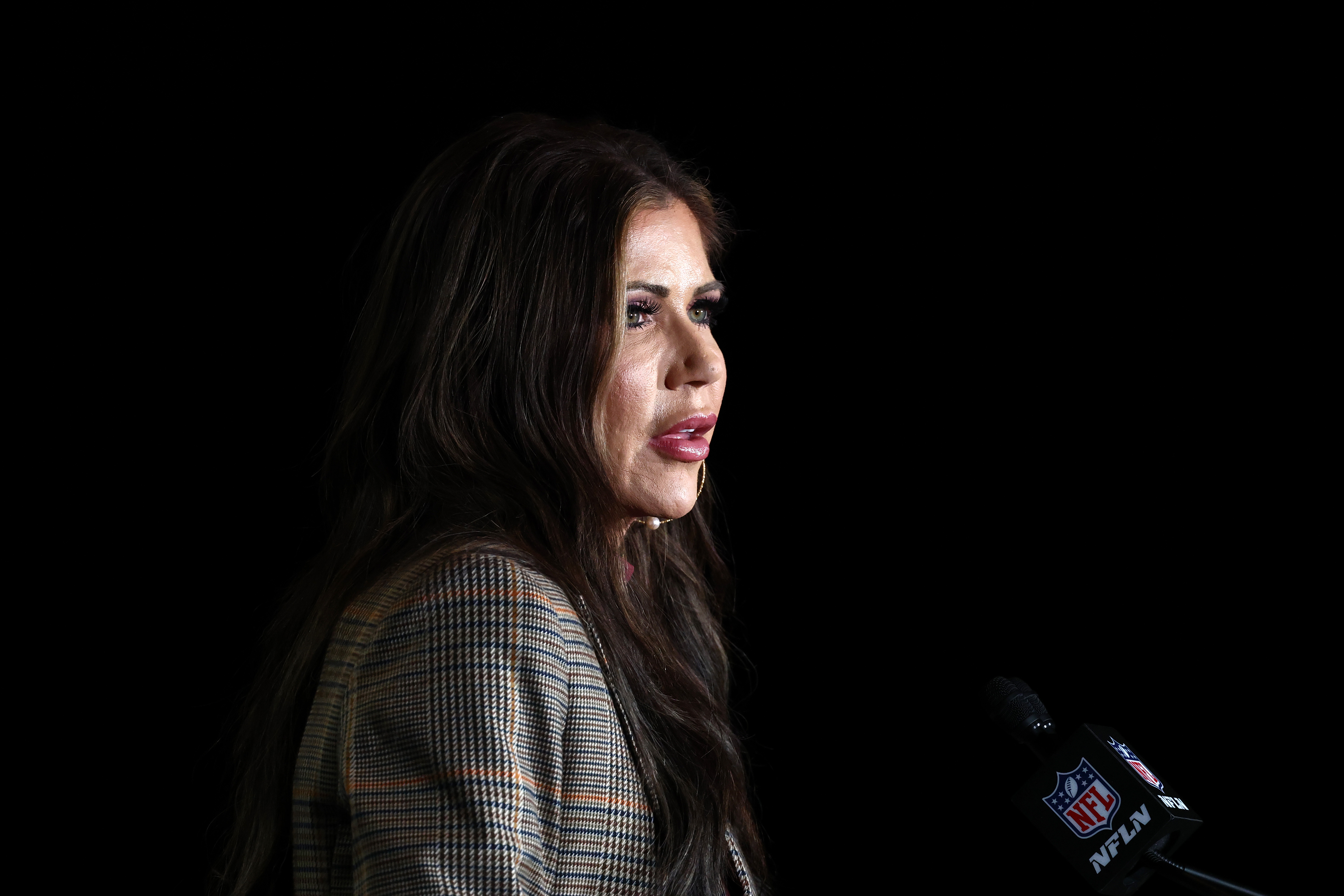 Kristi Noem s'exprime pendant la conférence. | Source : Getty Images