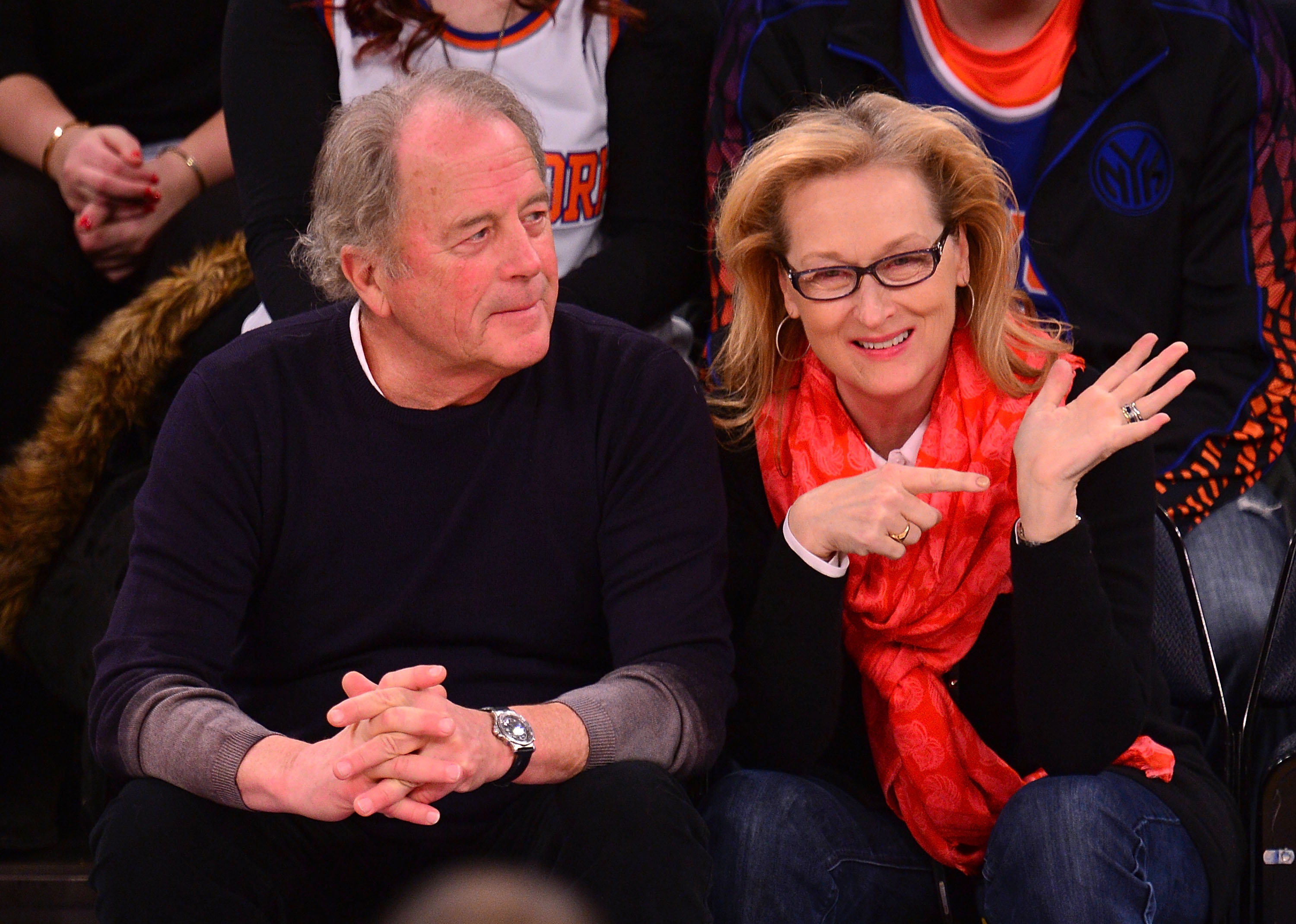 Don Gummer et Meryl Streep assistent au match Los Angeles Lakers vs New York Knicks au Madison Square Garden le 26 janvier 2014 à New York. | Source : Getty Images