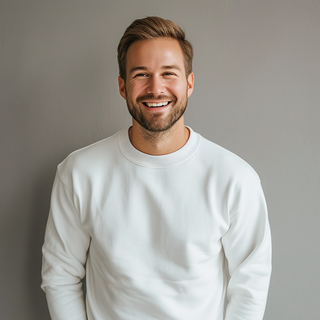 Un homme souriant | Source : Midjourney