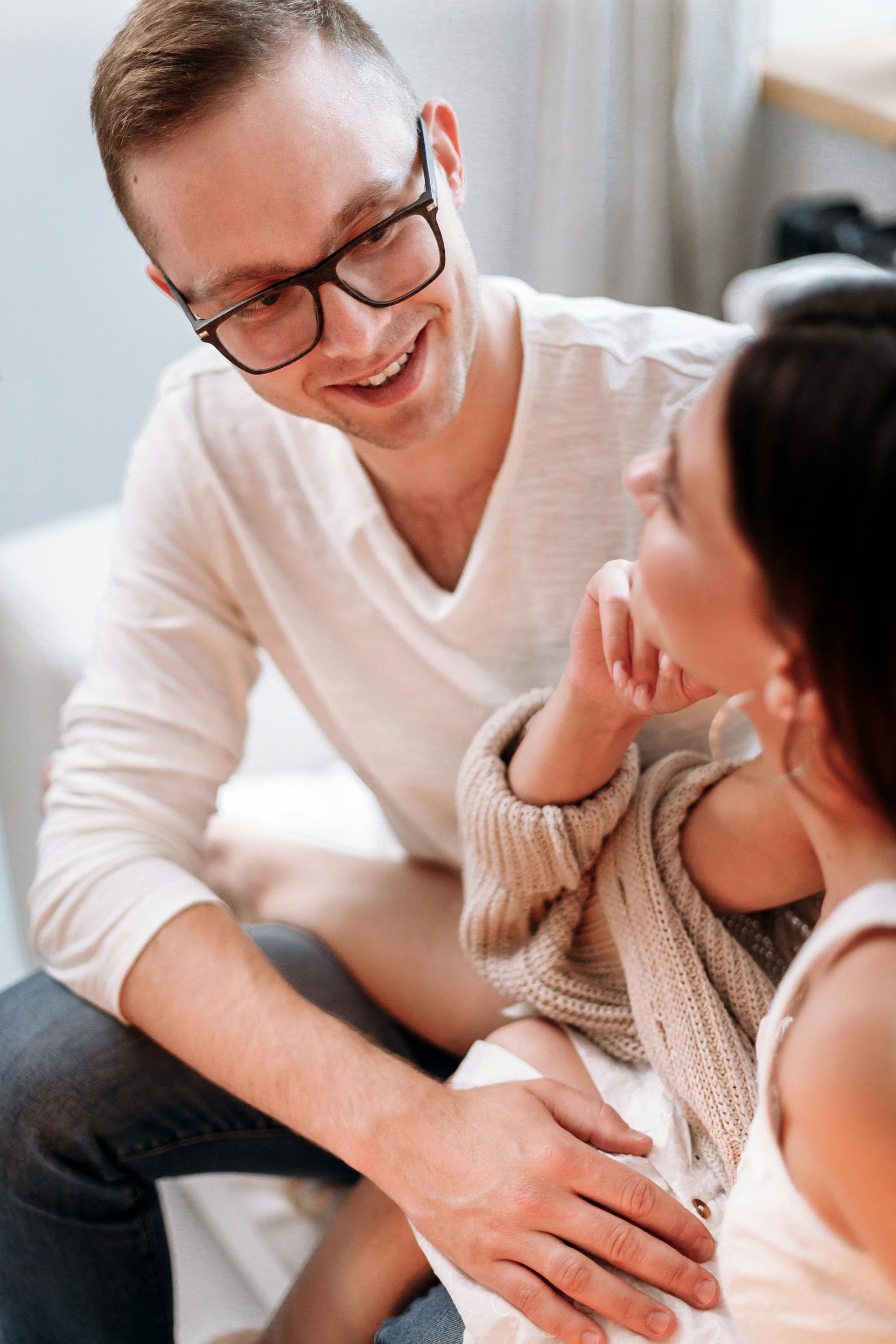 Un couple qui parle | Source : Pexels