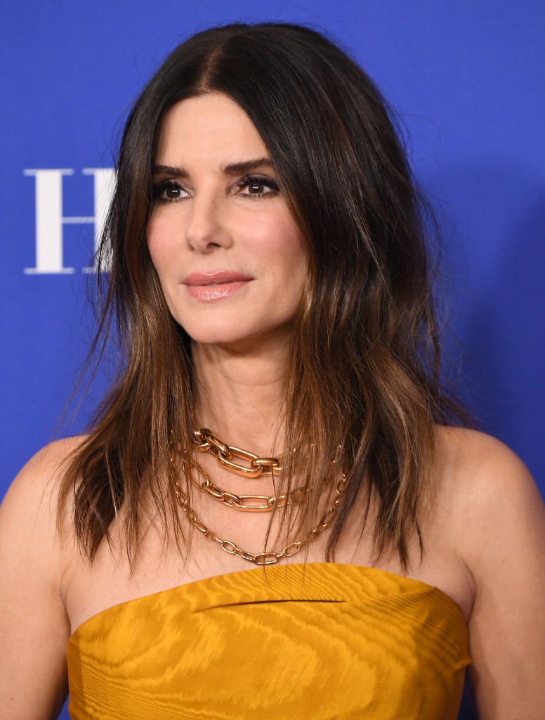 Sandra Bullock dans la salle de presse de la 77e cérémonie annuelle des Golden Globe Awards, en 2020. | Photo : Getty Images