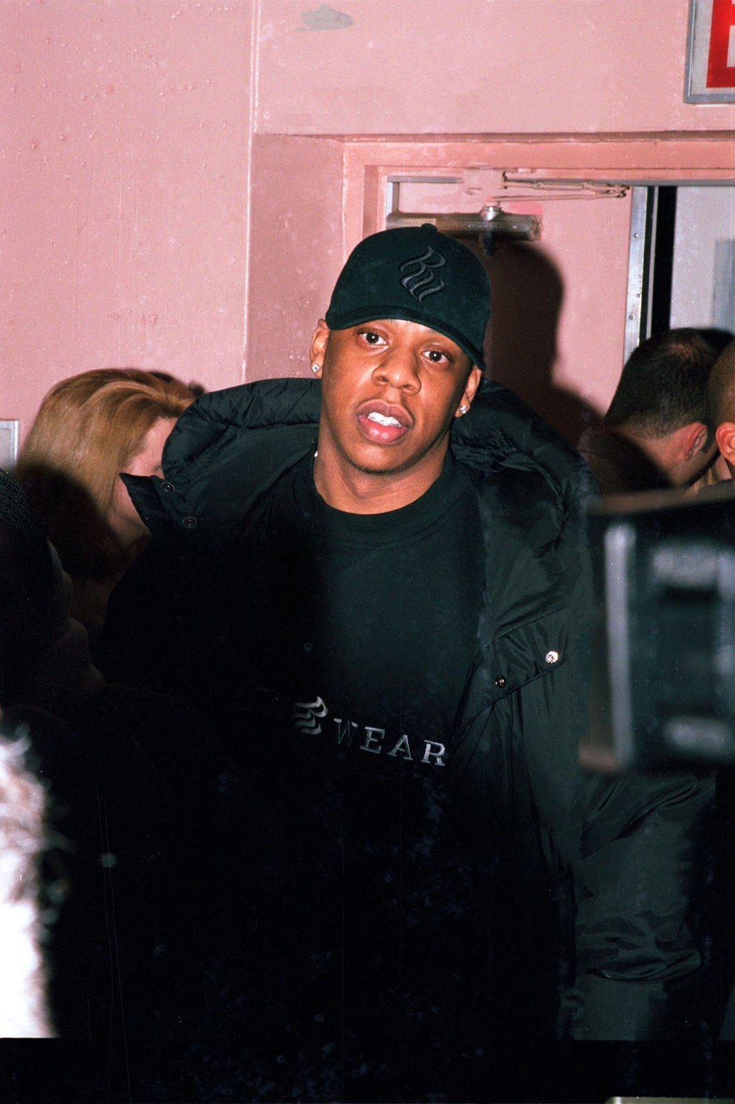 Jay-Z au défilé de mode de Tommy Hilfiger en 1999. | Source : Getty Images