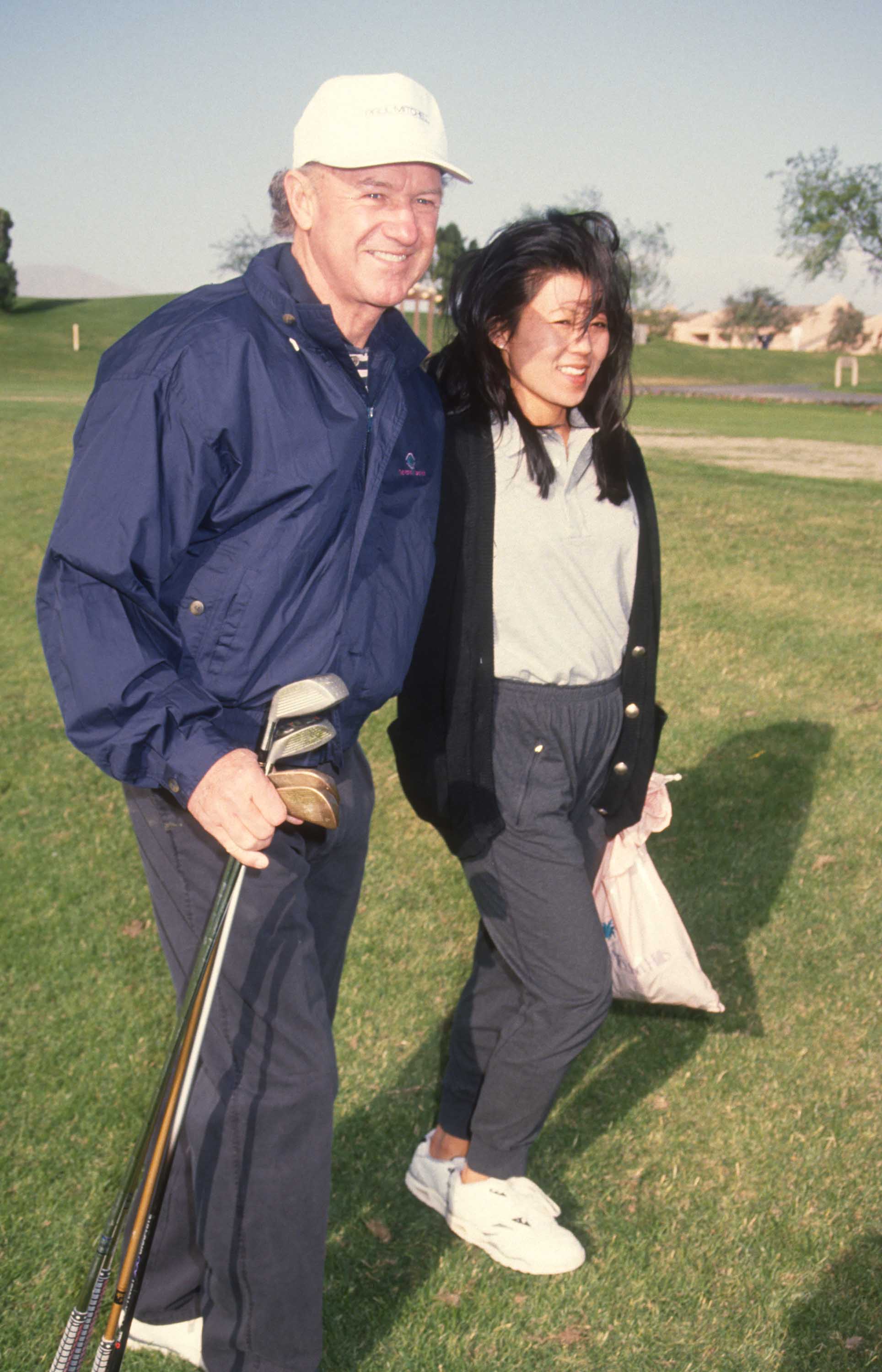 Gene Hackman et Betsy Arakawa assistent au Mission Hills Celebrity Sports Invitational à Rancho Mirage, Californie, le 30 novembre 1991 | Source : Getty Images