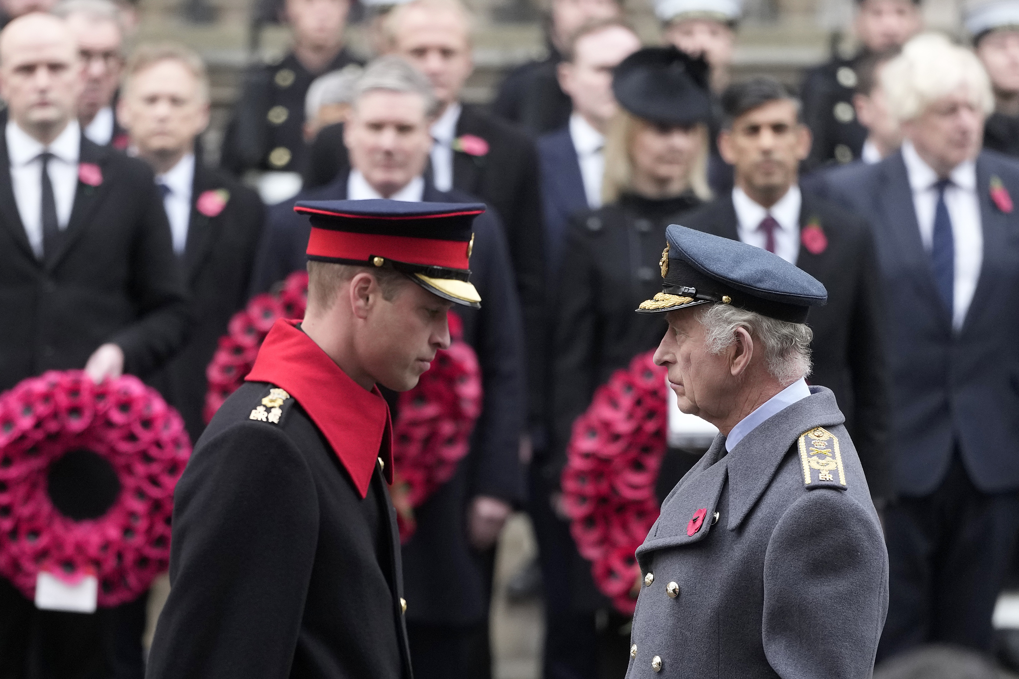 Le prince William et le roi Charles III lors du service national du souvenir au cénotaphe le 12 novembre 2023 à Londres, Angleterre | Source : Getty Images