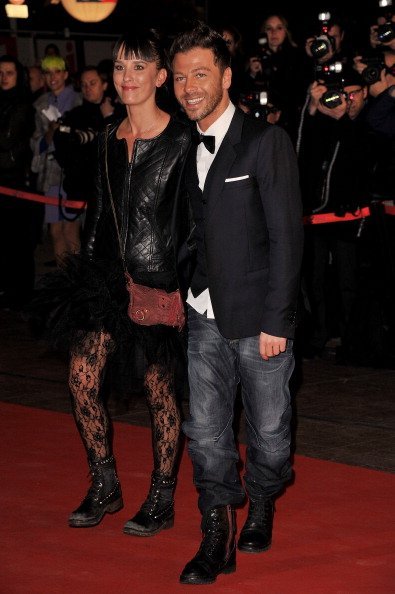 Christophe Mae et Nadège Sarron participent aux NRJ Music Awards 2011 au Palais des Festivals et des Congrès de Cannes, France. | Photo : Getty Images