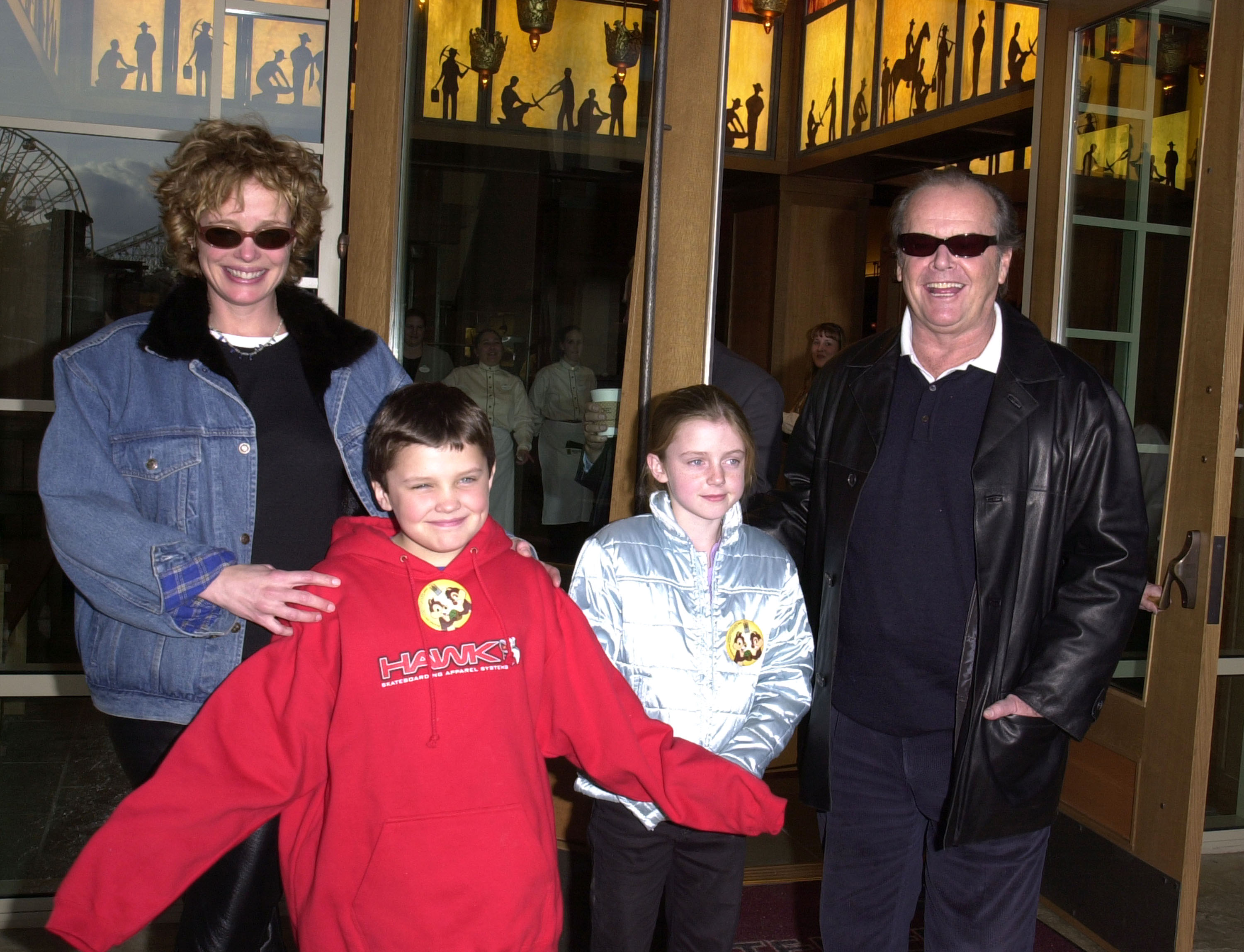 Jack Nicholson et Rebecca Broussard avec leurs enfants Lorraine et Ray en Californie en 2001 | Source : Getty Images