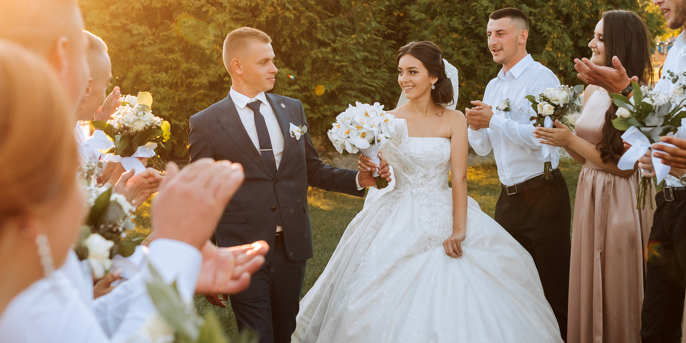 Un couple lors de son grand jour | Source : Shutterstock