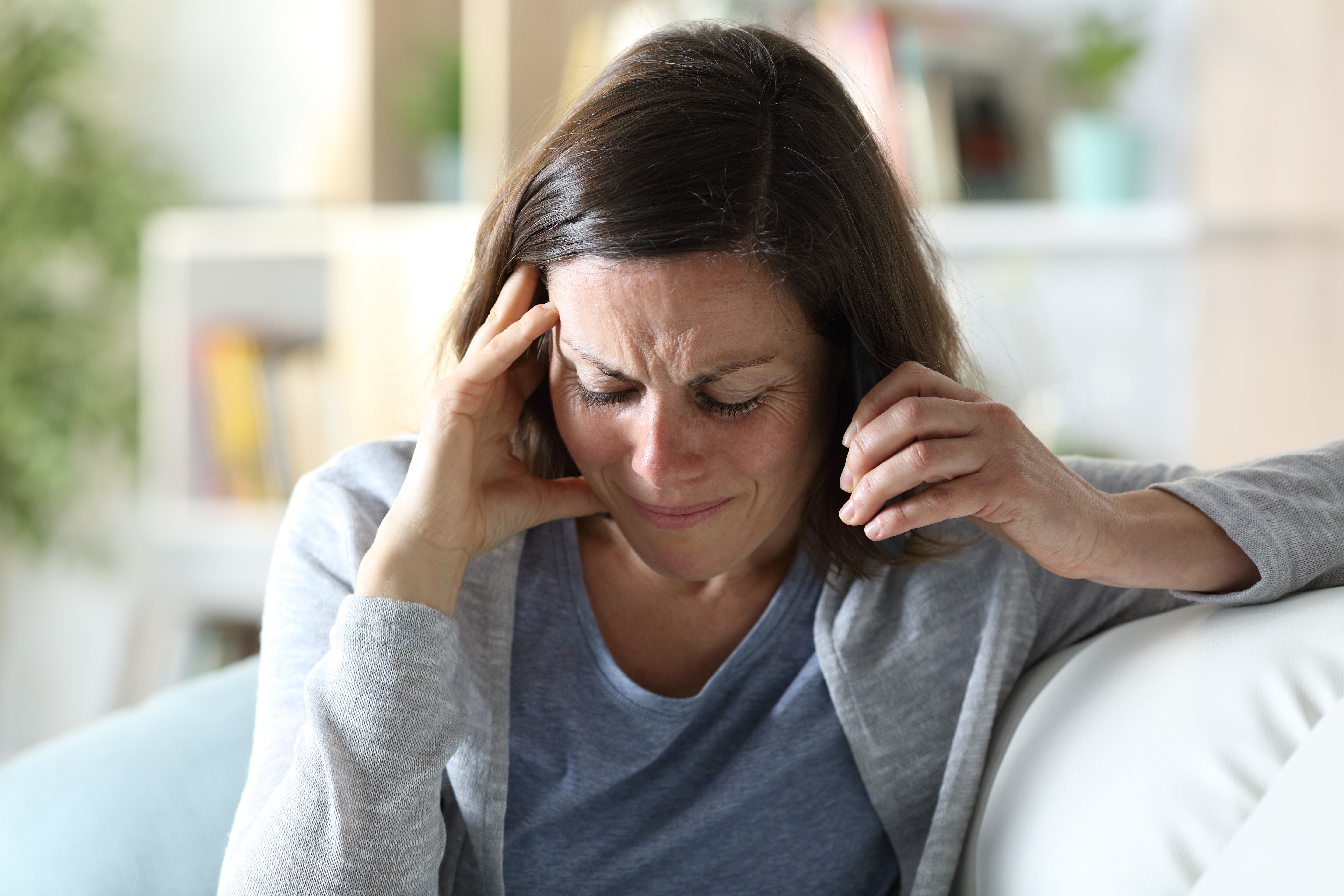 Une femme qui pleure | Source : Shutterstock