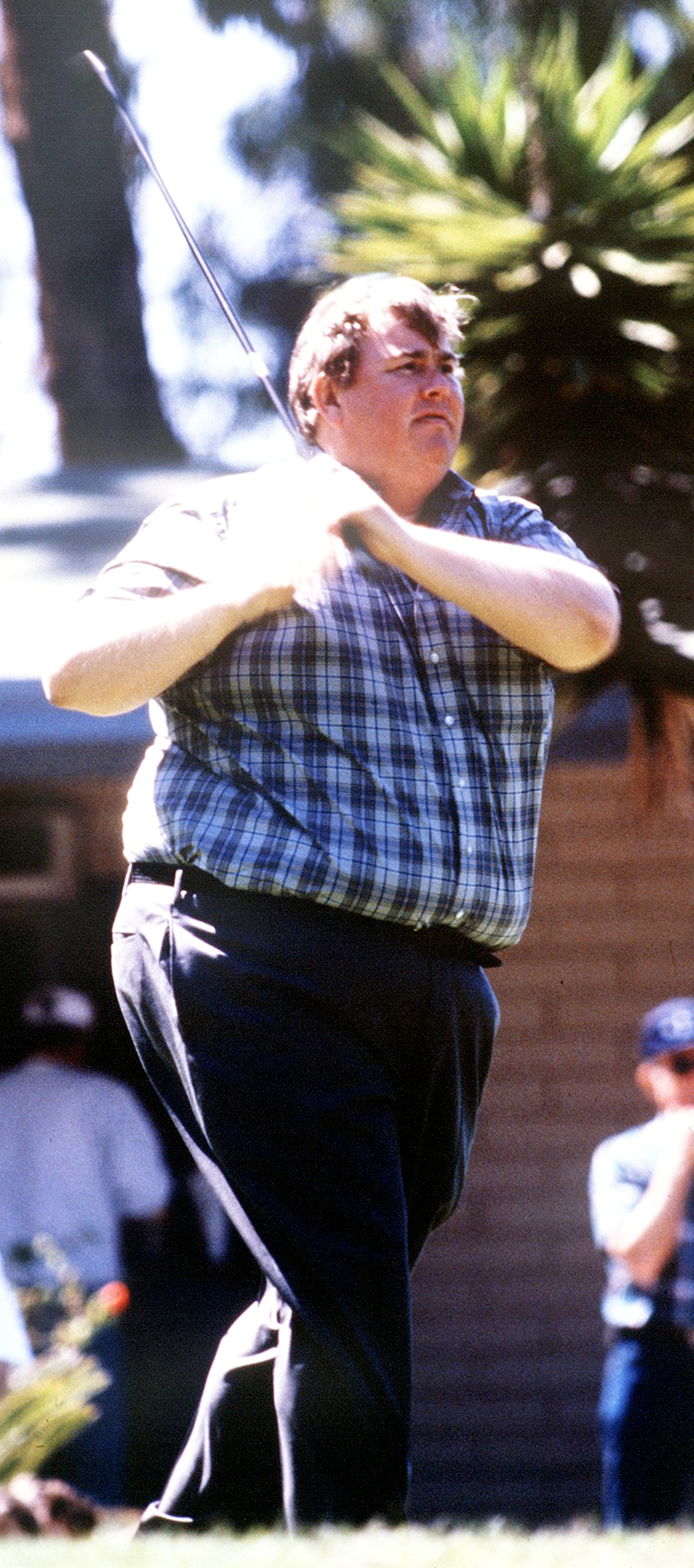 John Candy jouant au golf, vers 1990 | Source : Getty Images