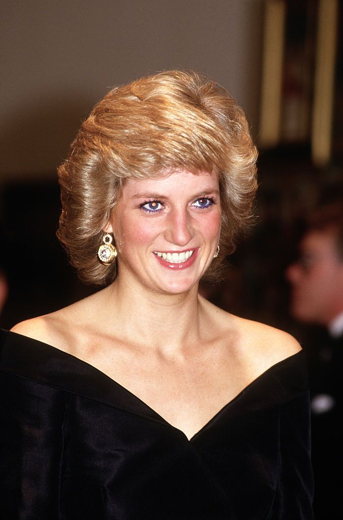 La princesse Diana dans sa robe iconique "Travolta". | Photo : Getty Images