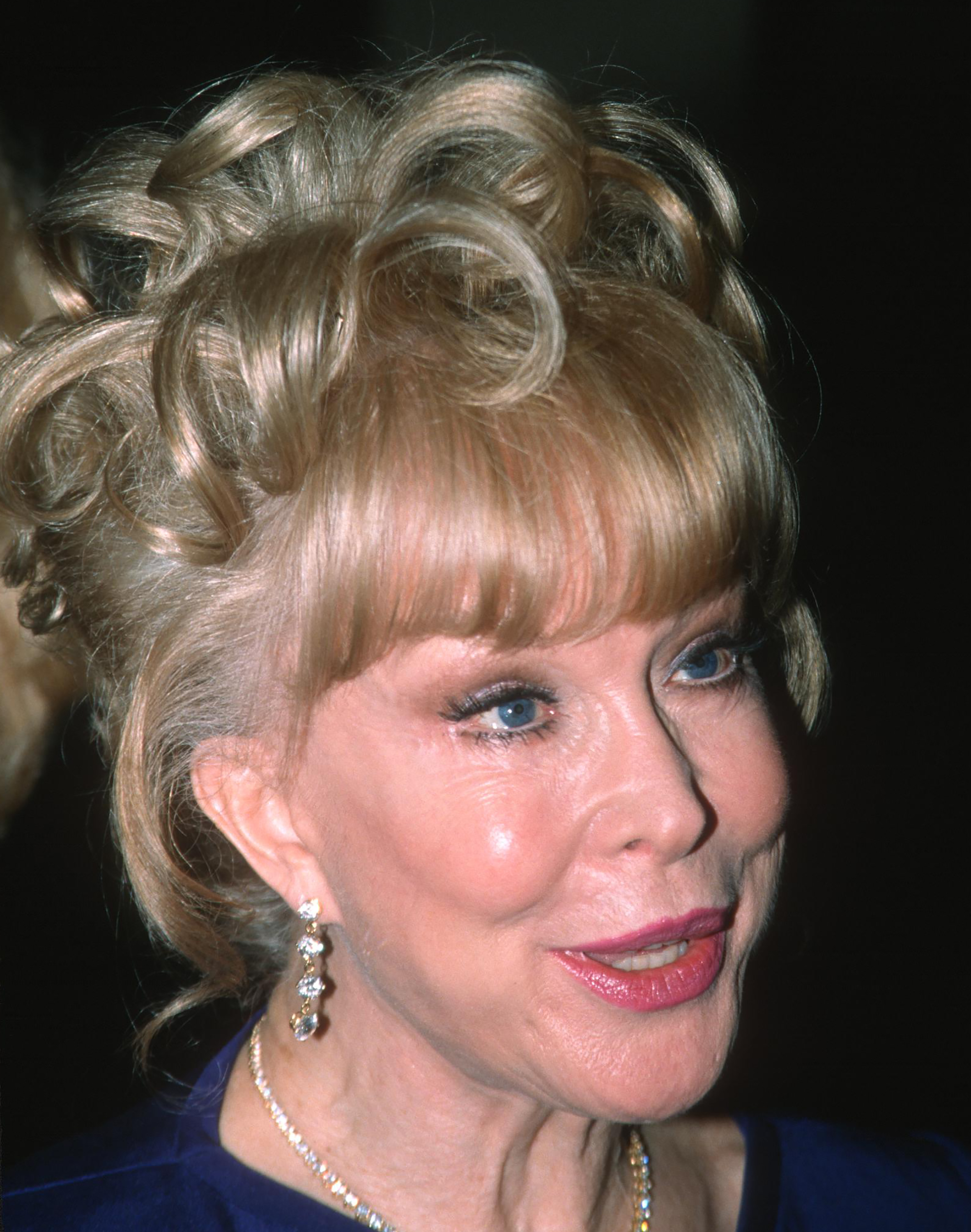 Barbara Eden au 45e bal annuel des Thalians en l'honneur de Mary Tyler Moore, le 7 octobre 2000, à Los Angeles, en Californie. | Source : Getty Images