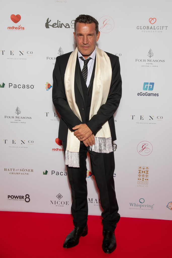 Benjamin Castaldi participe à la séance photo lors du Global Gift Gala 2021 à l'hôtel Four Seasons George V, le 30 octobre 2021 à Paris, en France I Source : Getty Images