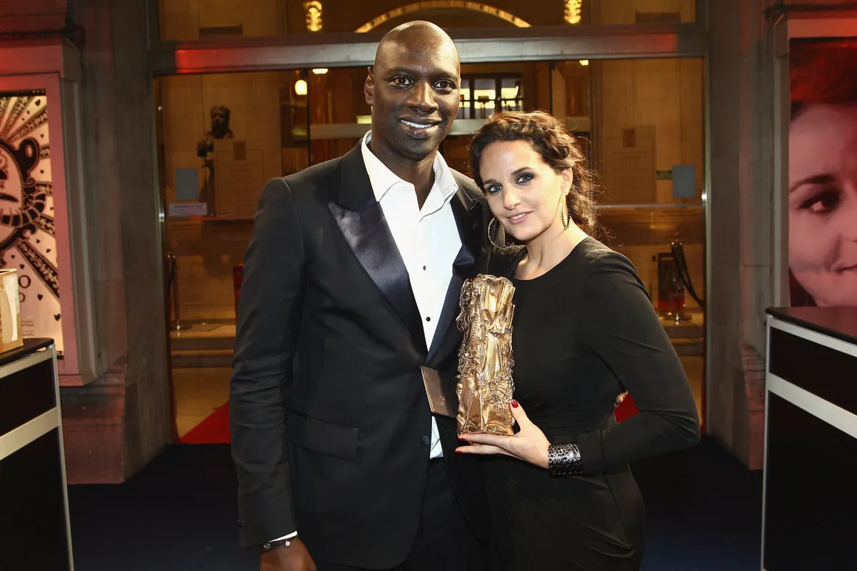 Omar Sy est photographié avec sa femme Hélène Sy après avoir été récompensé lors de la 37e cérémonie des César du cinéma au Théâtre du Châtelet le 24 février 2012 à Paris, France. | Photo : Getty Images