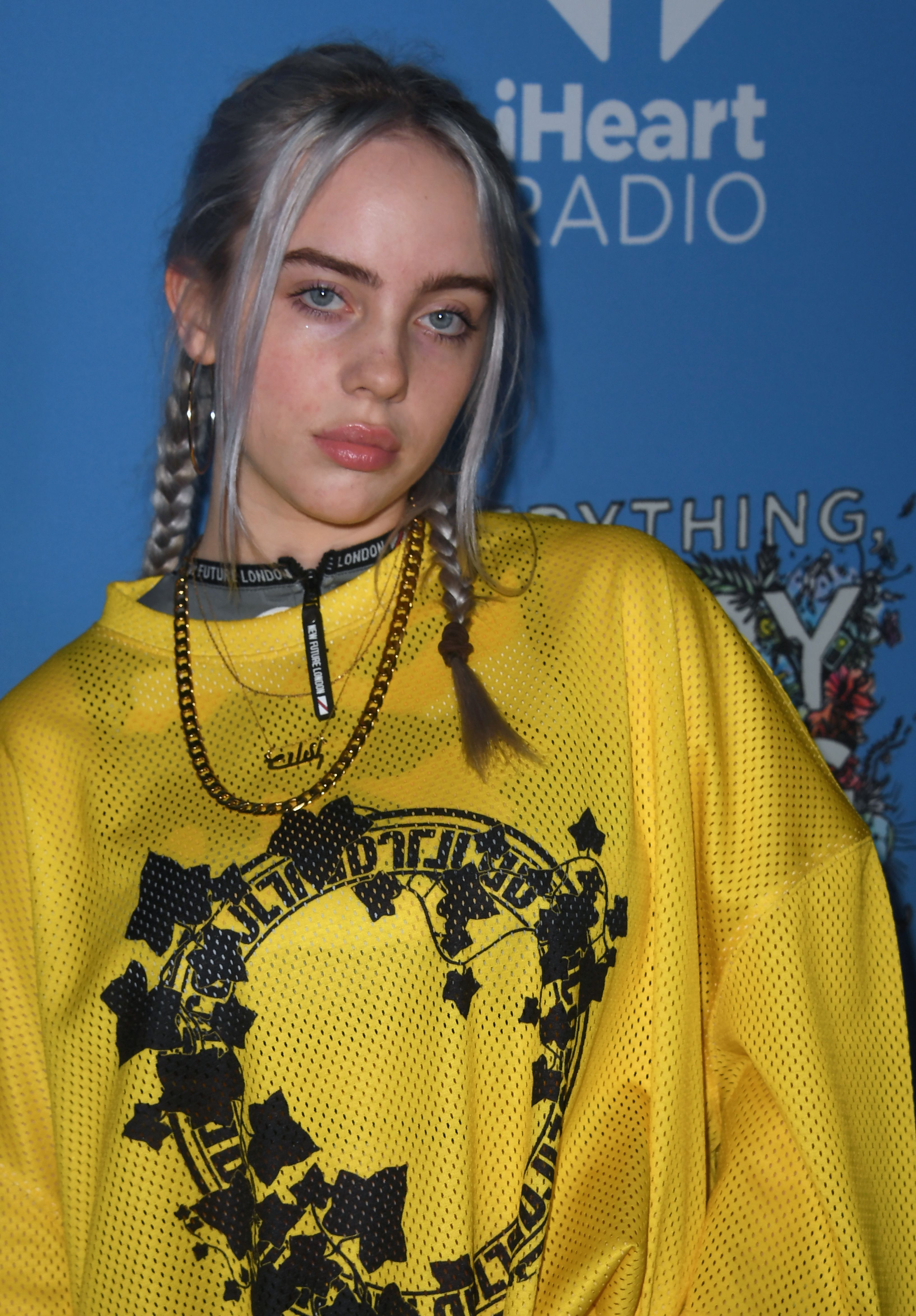 Billie Eilish arrive pour la première du film "Everything Everything" à Hollywood, en Californie, le 6 mai 2017. | Source : Getty Images