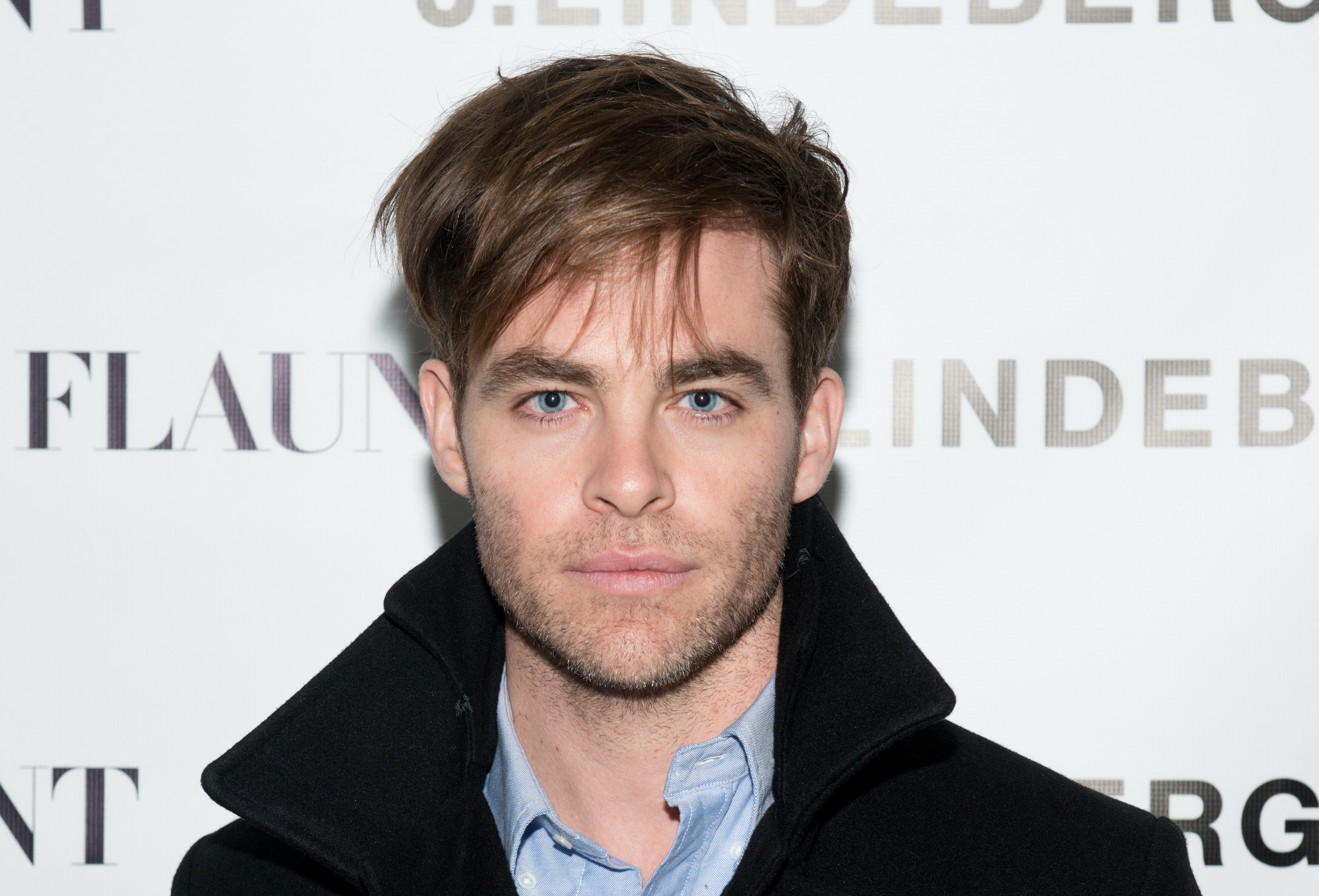 Chris Pine assiste à la célébration de la couverture de Chris Pine pour le magazine Flaunt à Beautique le 22 novembre 2014 à New York. | Source : Getty Images