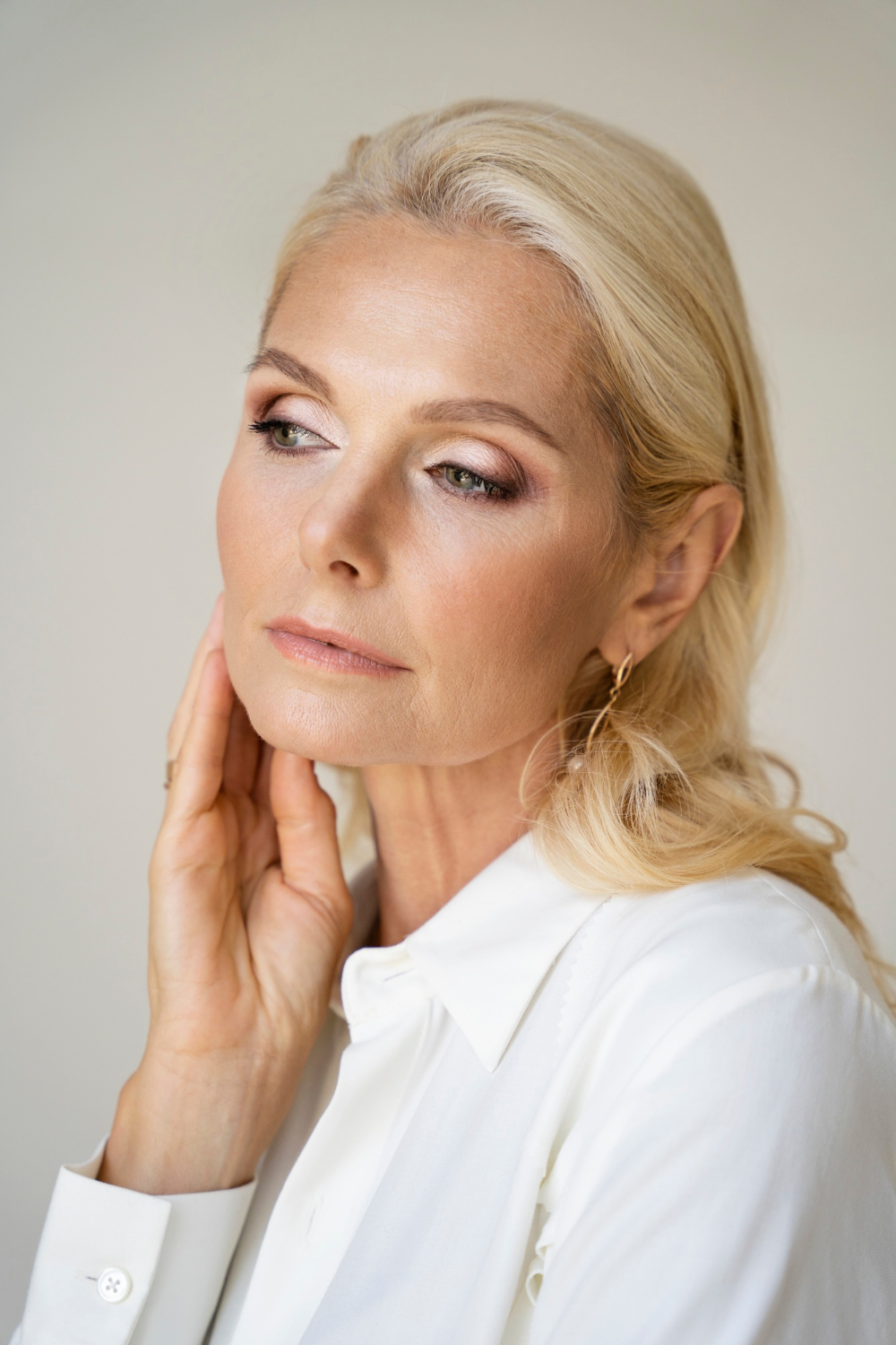 Une femme stressée | Source : Freepik
